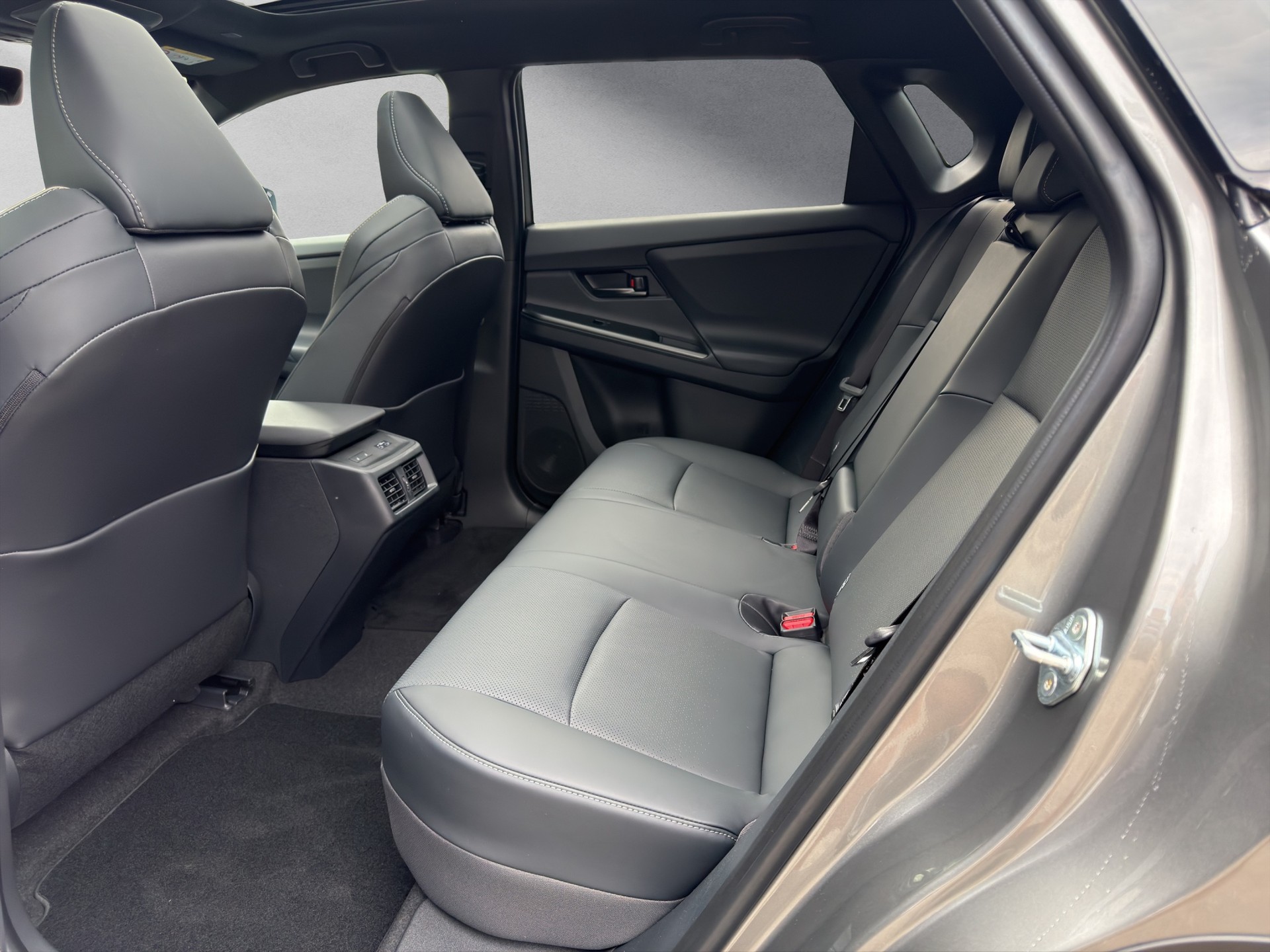 TOYOTA bZ4X Premium AWD-image-10