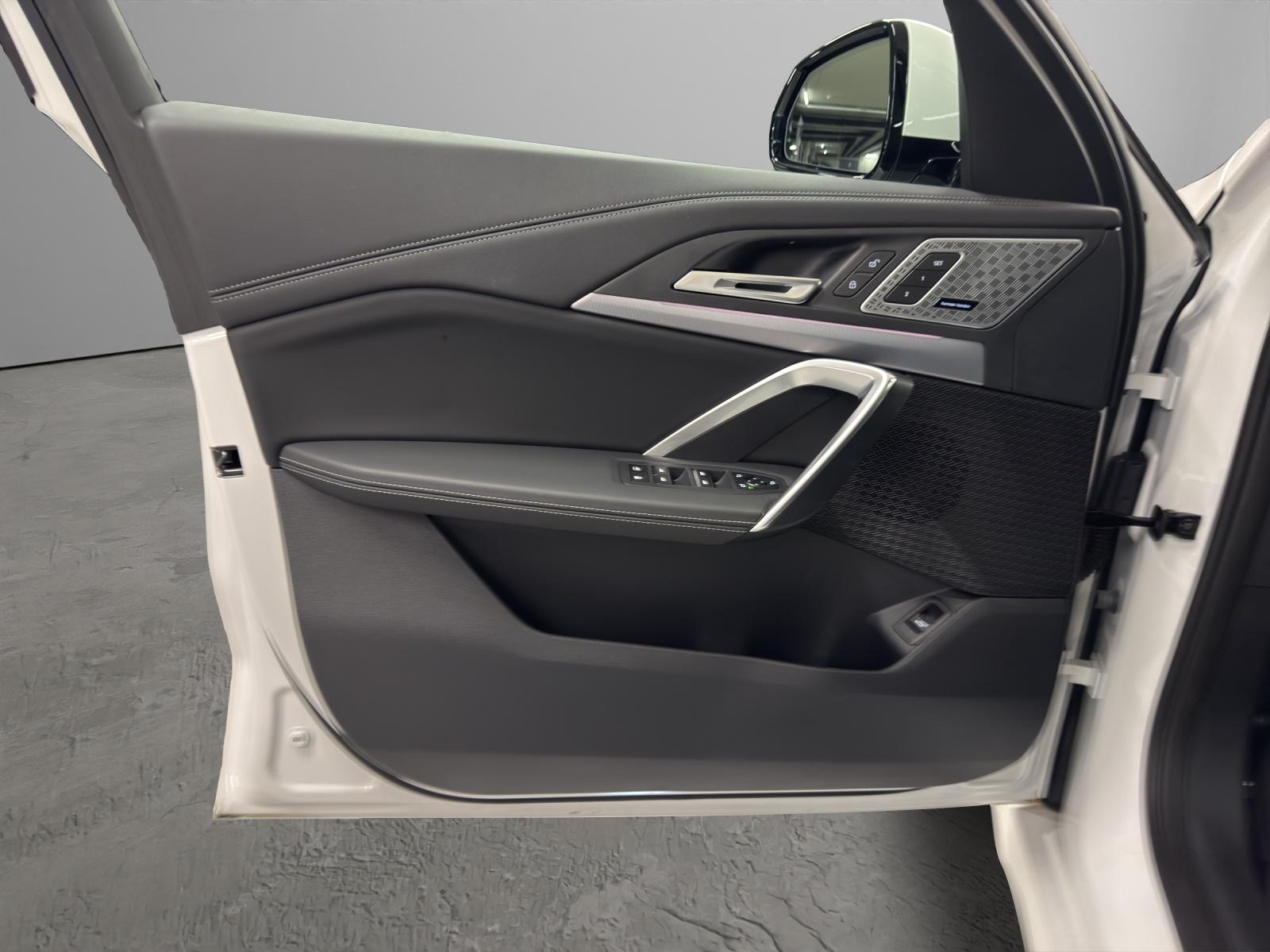 BMW X1 30e xDrive paddles-image-12