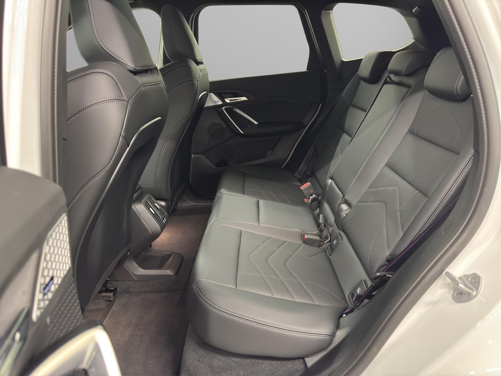 BMW X1 30e xDrive paddles-image-13
