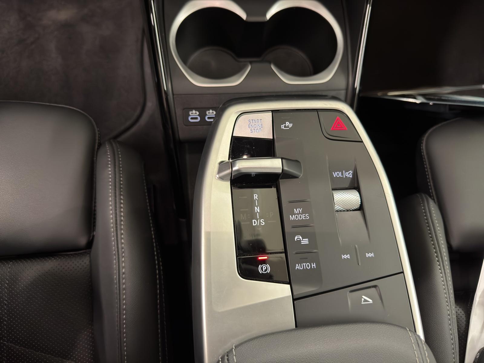 BMW X1 30e xDrive paddles-image-19