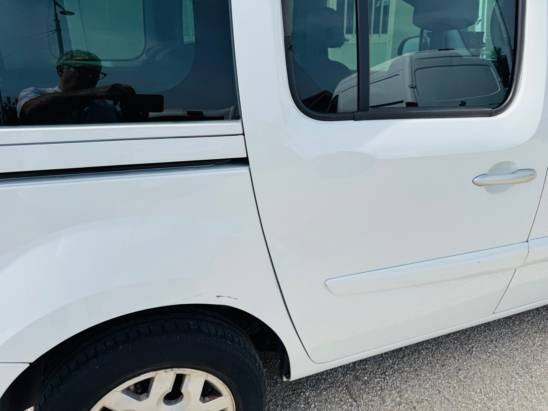 RENAULT Kangoo 1.6 16V Dynamique Automatic-image-3