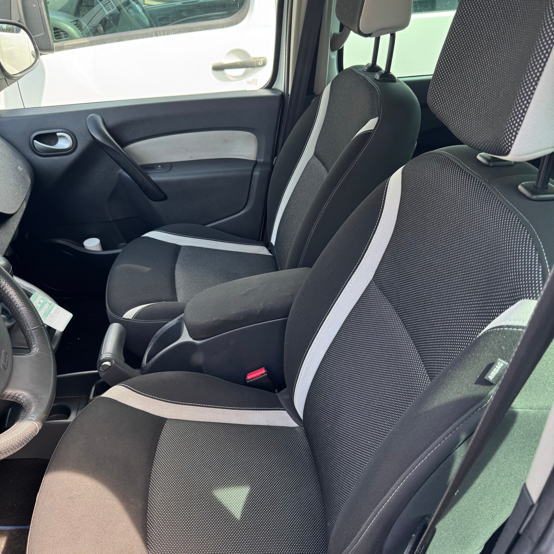 RENAULT Kangoo 1.6 16V Dynamique Automatic-image-7