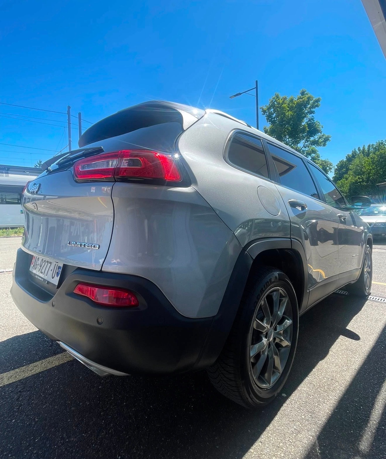 JEEP Cherokee 2.0 TD Limited AWD 9ATX | CH-Fahrzeug | Topausstattung | Neupreisvorteil 73% | Panorama | ACC | Leder | Navi-image-4