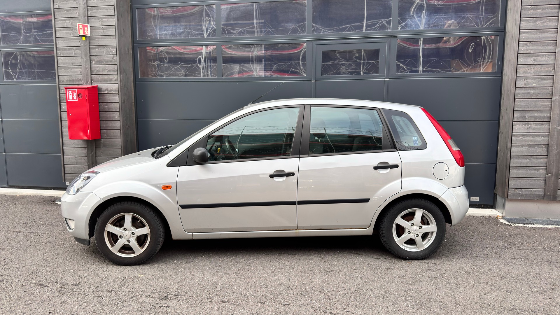 FORD Fiesta 1.4 16V Trend-image-2