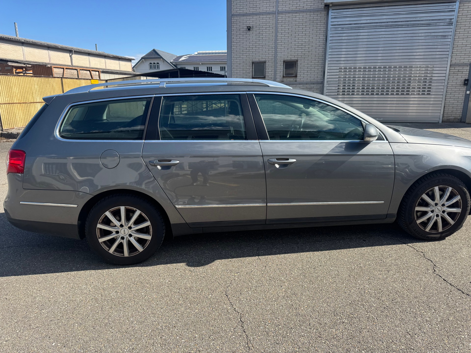 VW Passat Variant 2.0 TDI Highline 4Motion-image-3