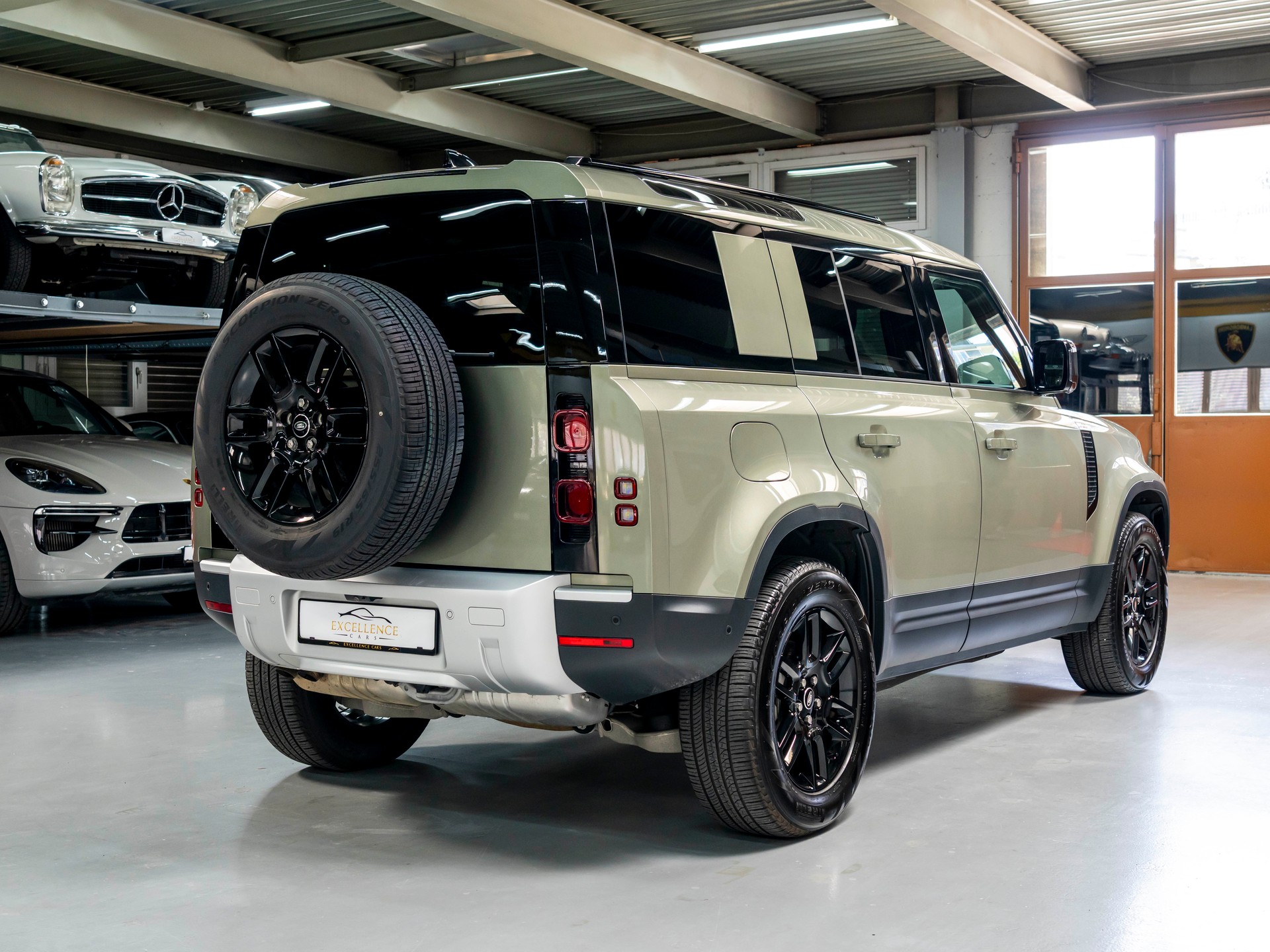 LAND ROVER Defender 110 3.0 D I6 250 S AWD AT8-image-8