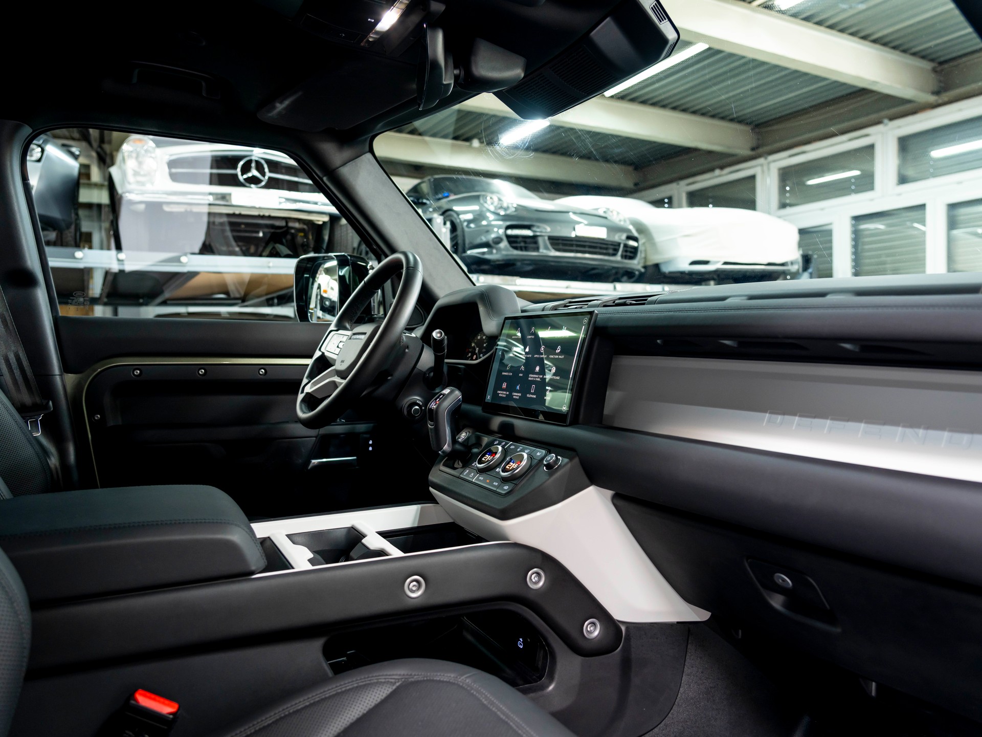 LAND ROVER Defender 110 3.0 D I6 250 S AWD AT8-image-21