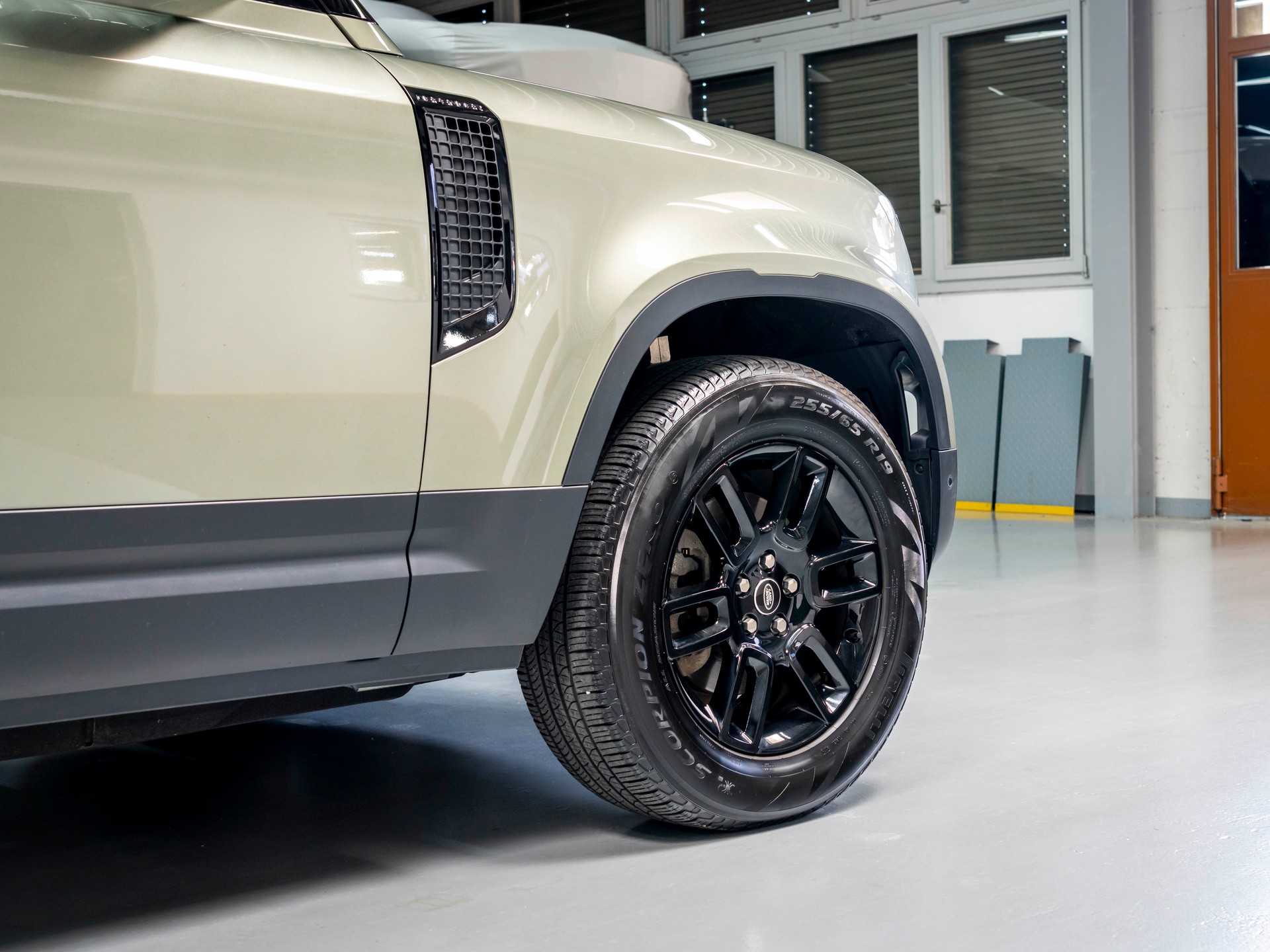 LAND ROVER Defender 110 3.0 D I6 250 S AWD AT8-image-22