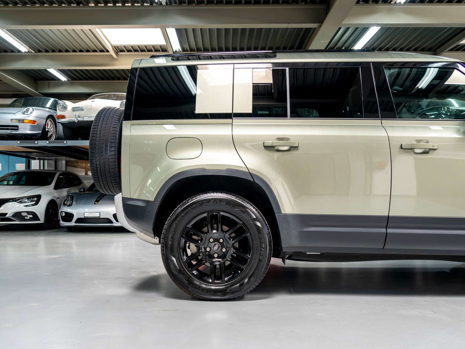LAND ROVER Defender 110 3.0 D I6 250 S AWD AT8-image-11