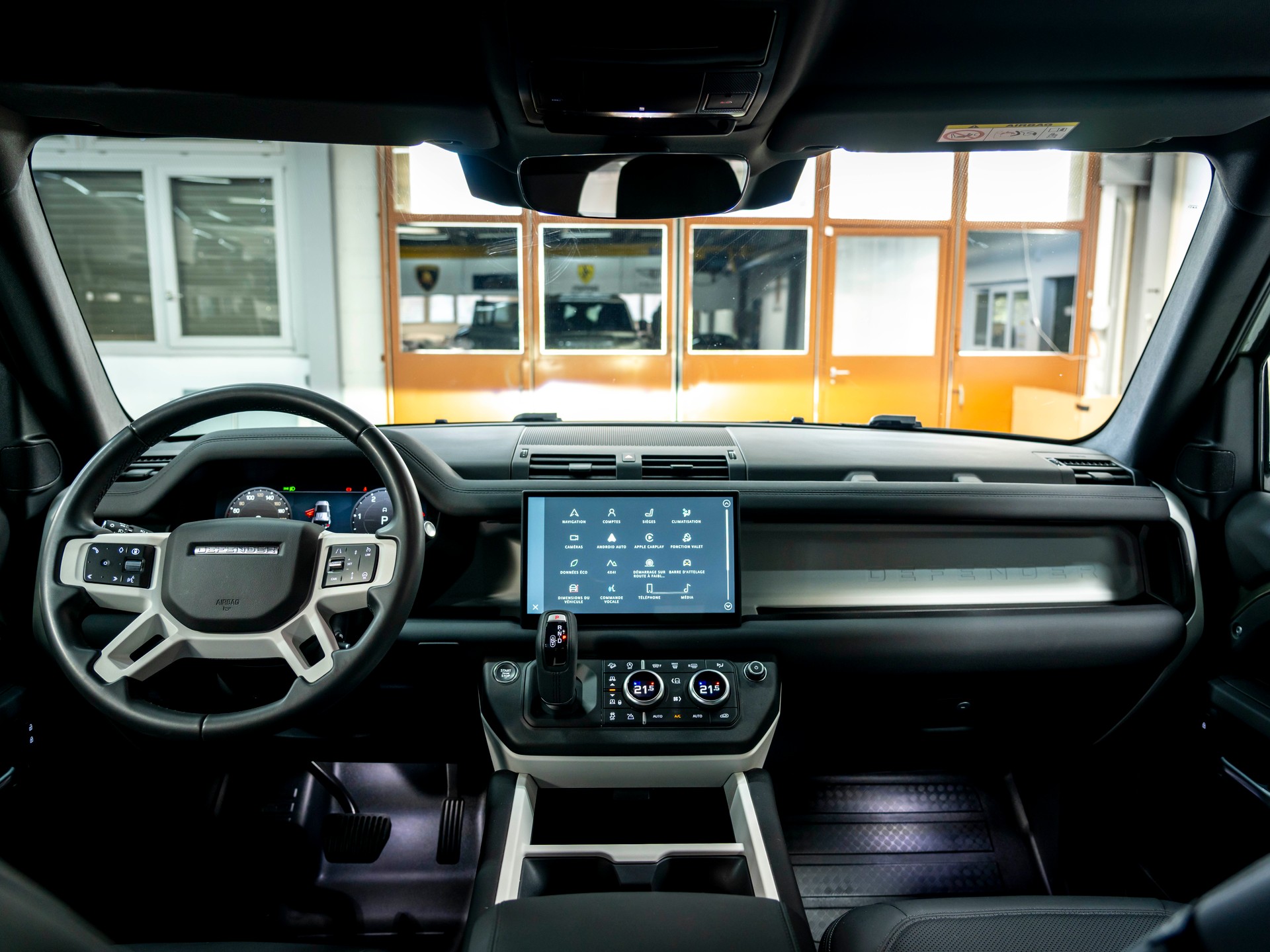 LAND ROVER Defender 110 3.0 D I6 250 S AWD AT8-image-18