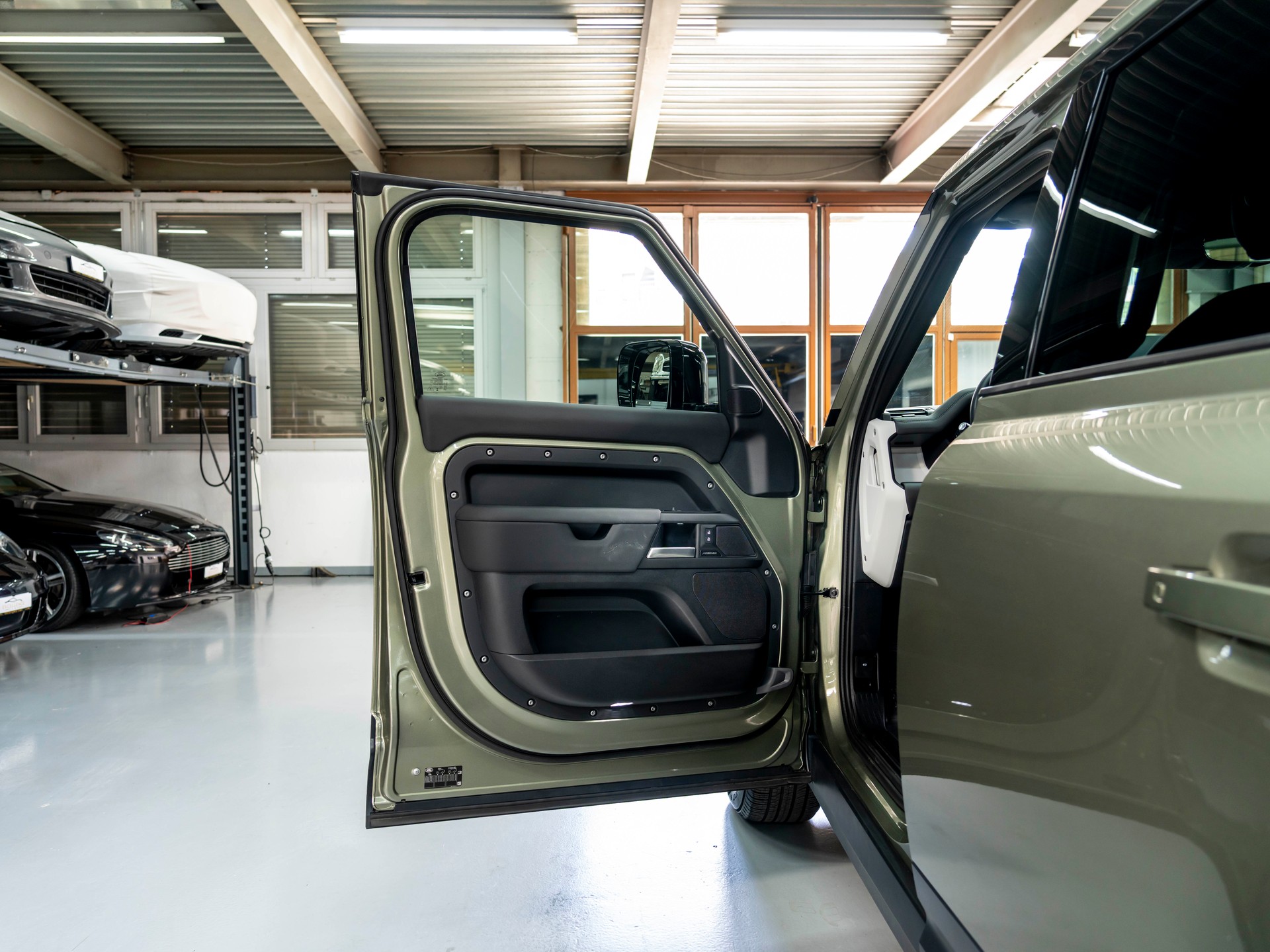 LAND ROVER Defender 110 3.0 D I6 250 S AWD AT8-image-25
