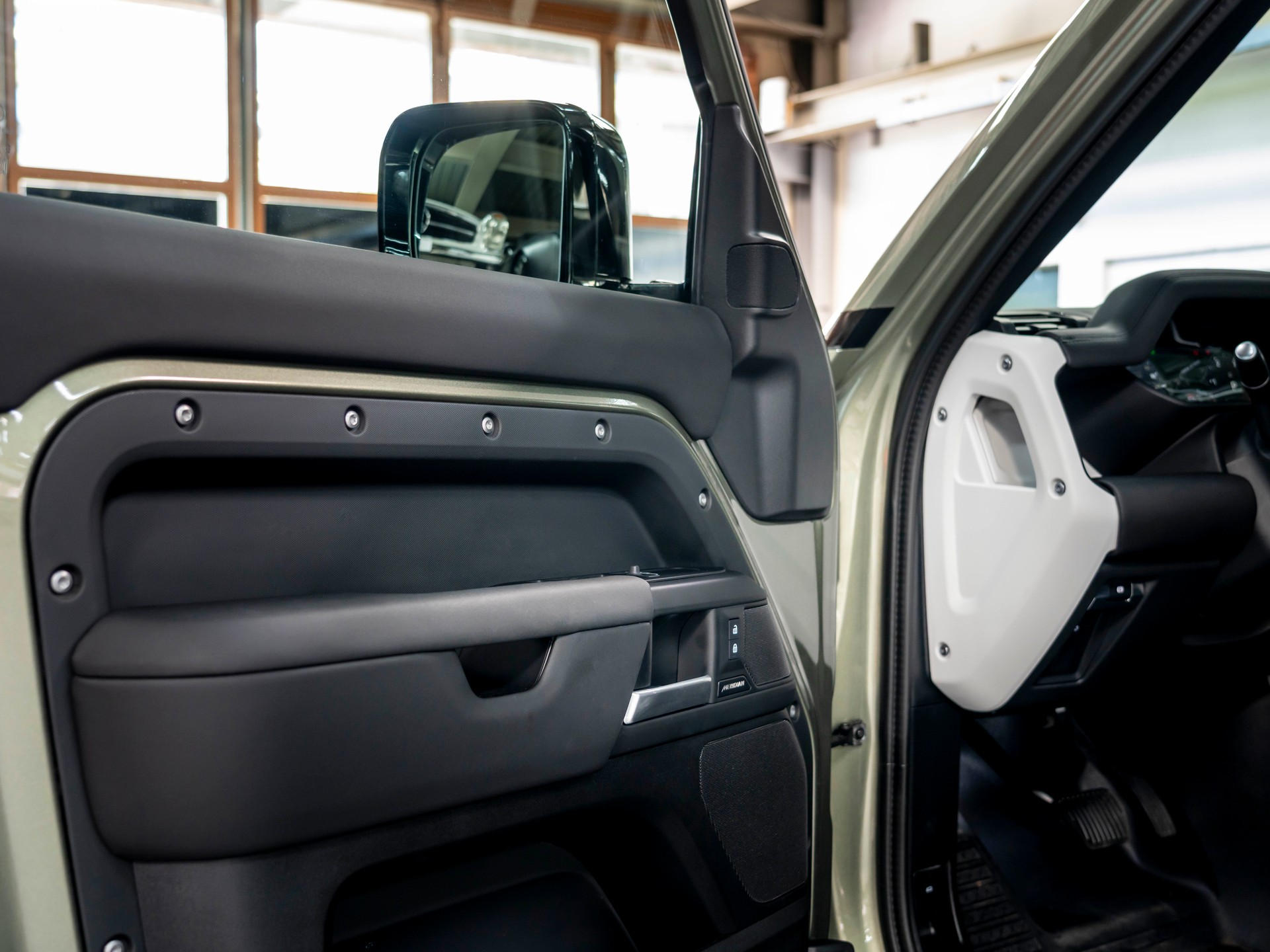 LAND ROVER Defender 110 3.0 D I6 250 S AWD AT8-image-27