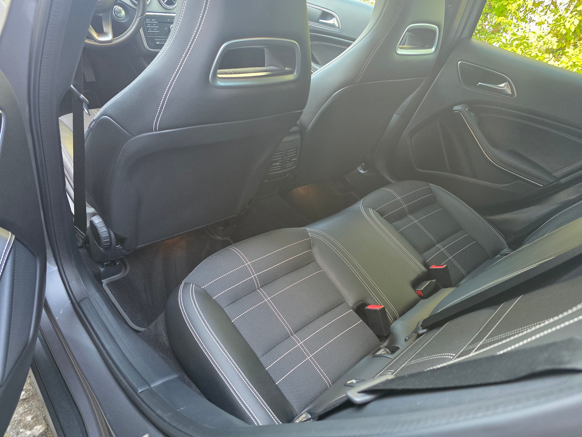 MERCEDES-BENZ GLA 200 Night Star 7G-DCT-image-7
