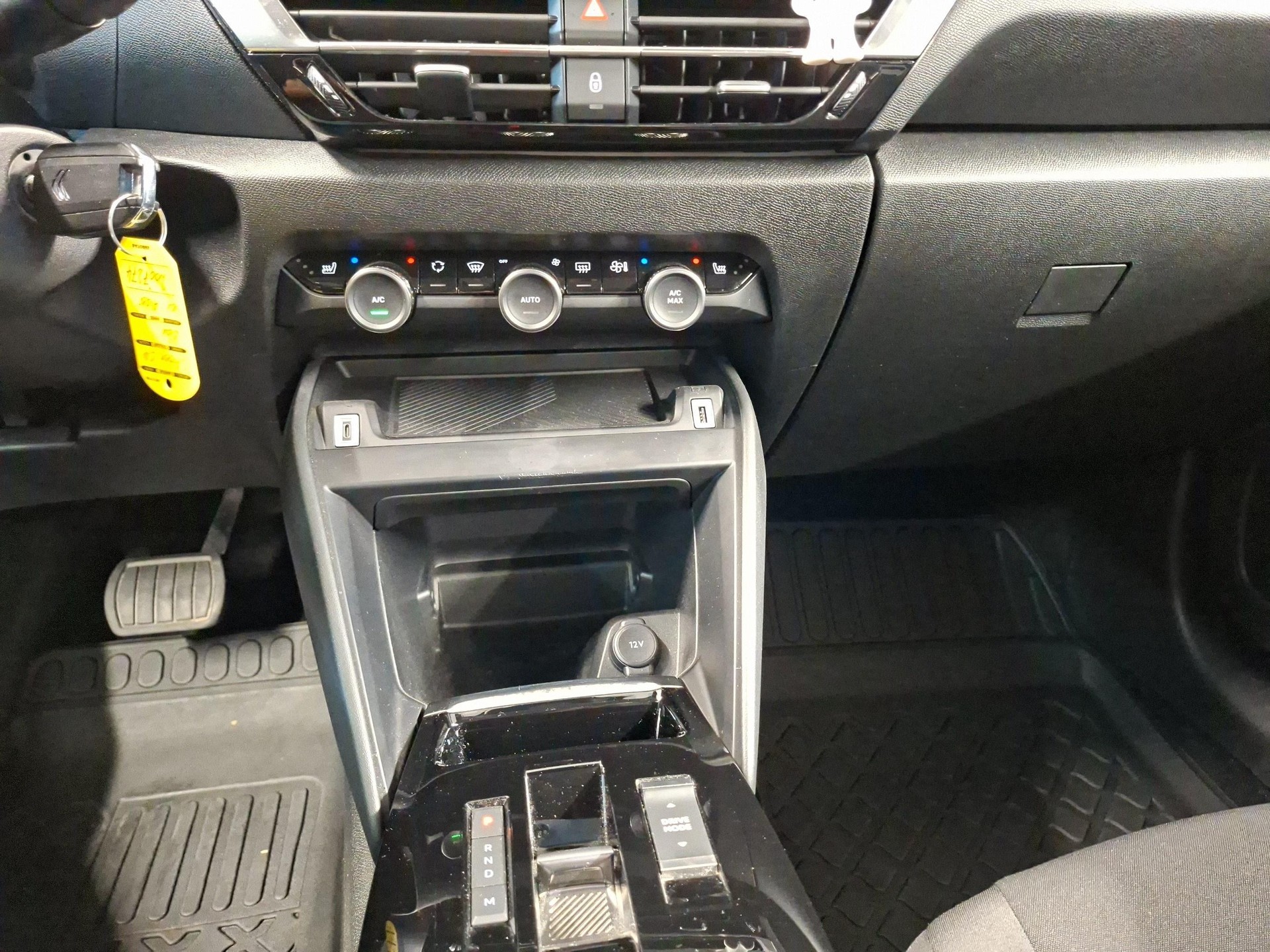 CITROEN C4 1.2 PureTech Swiss Edition-image-14