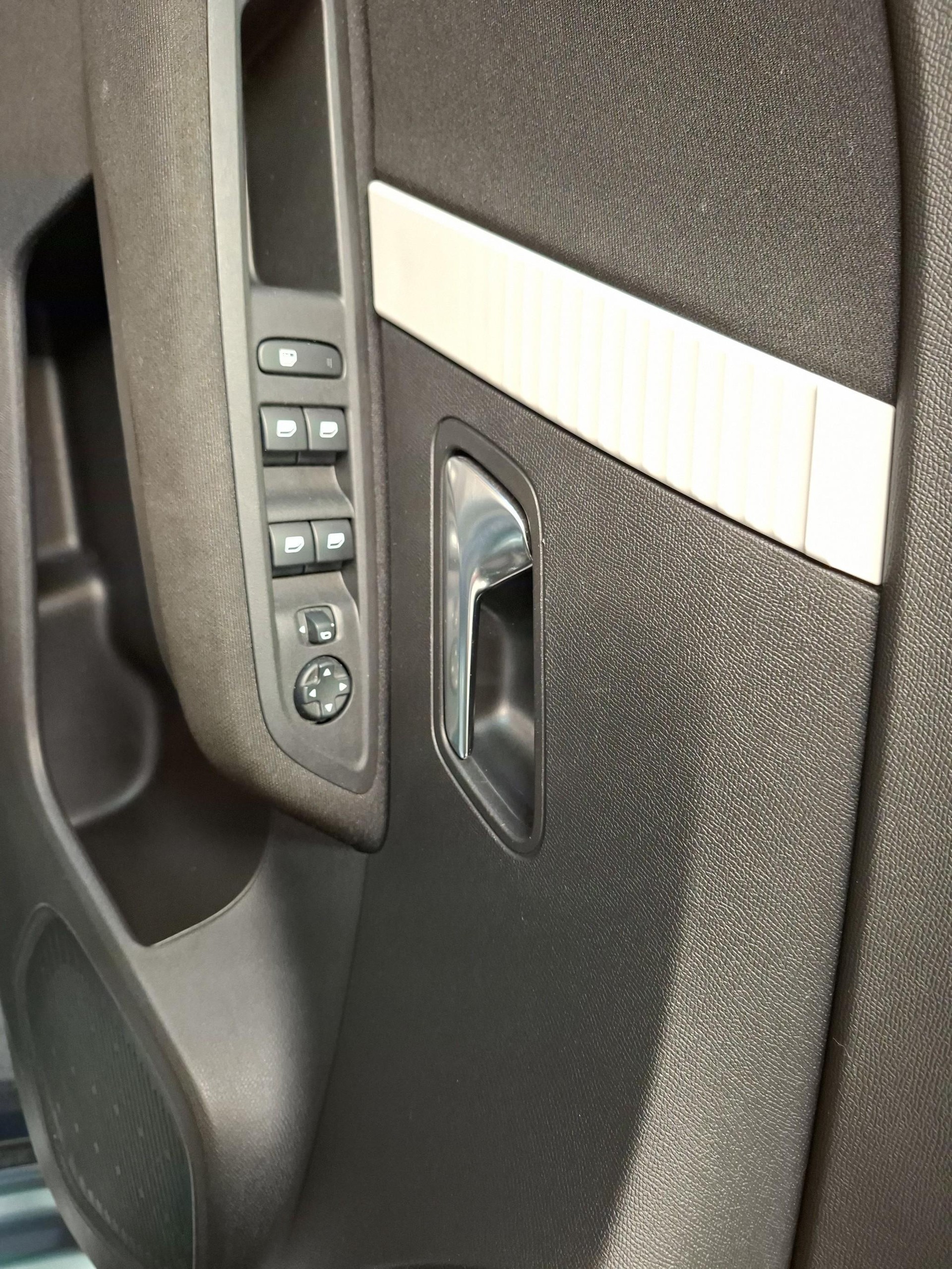 CITROEN C4 1.2 PureTech Swiss Edition-image-16