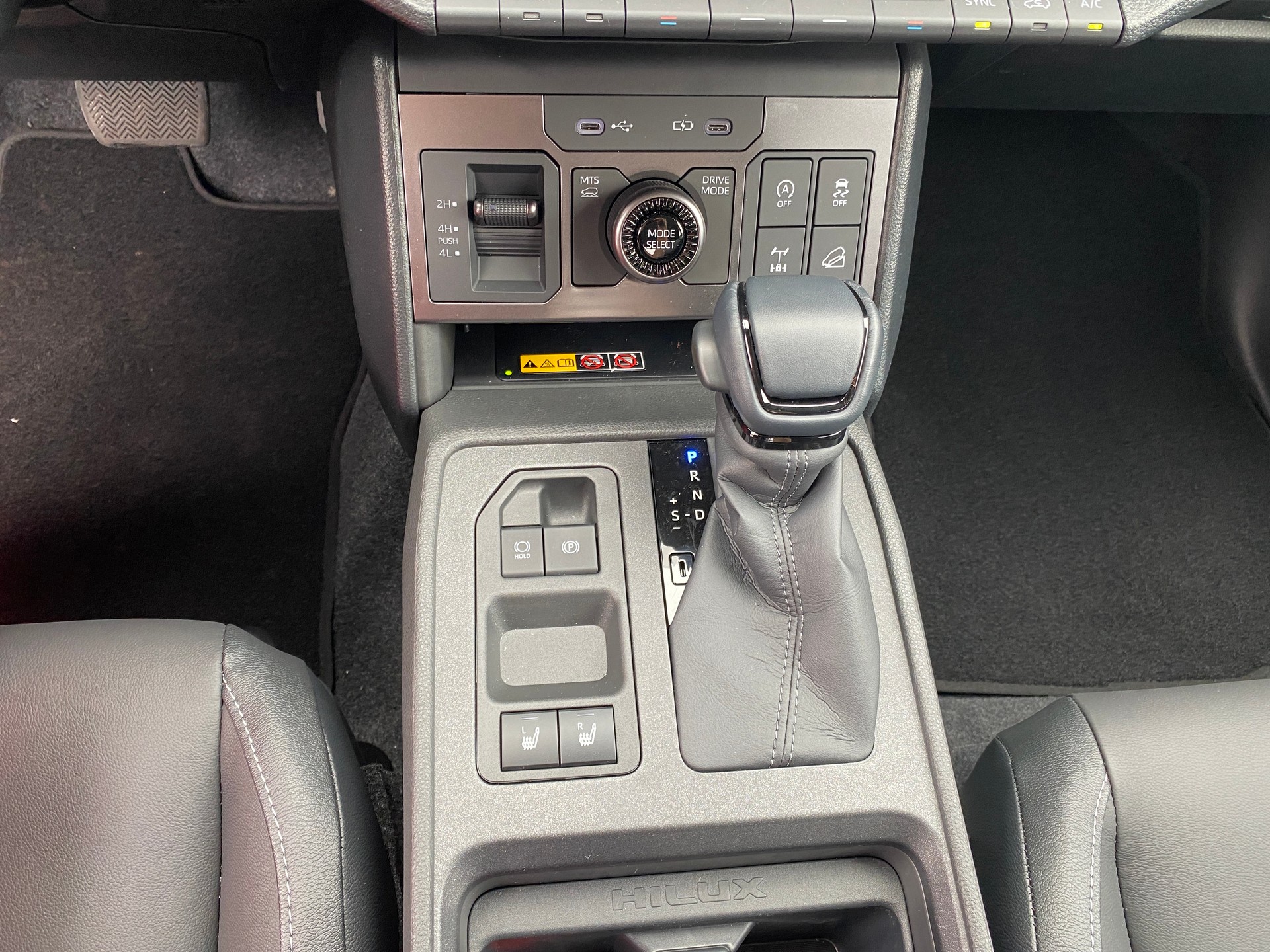 TOYOTA Hilux 2.8d MHEV Style Double Cab 4x4-image-14