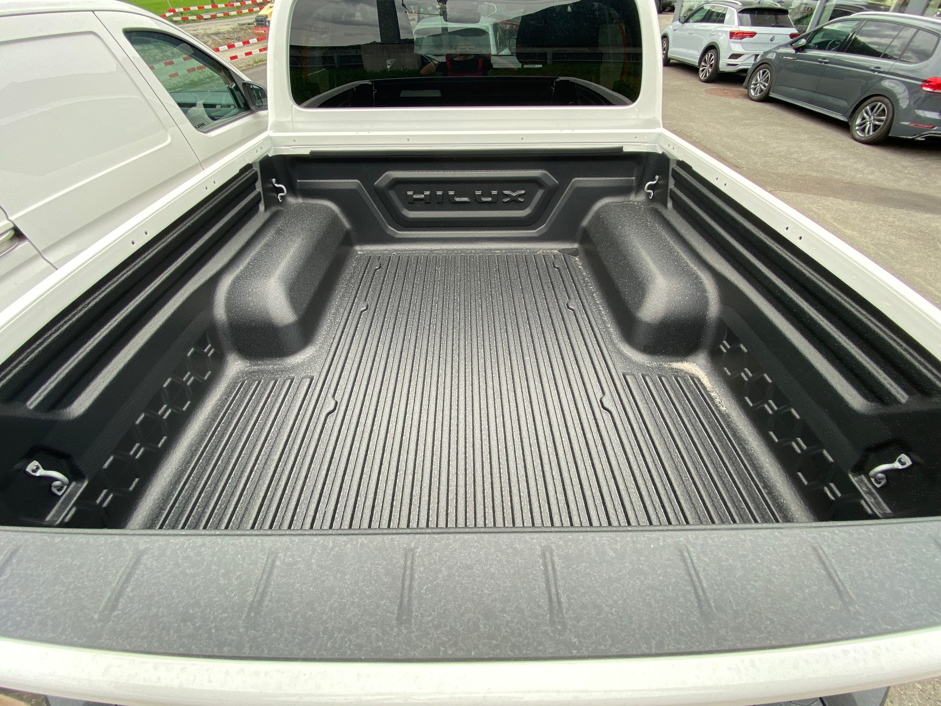 TOYOTA Hilux 2.8d MHEV Style Double Cab 4x4-image-16