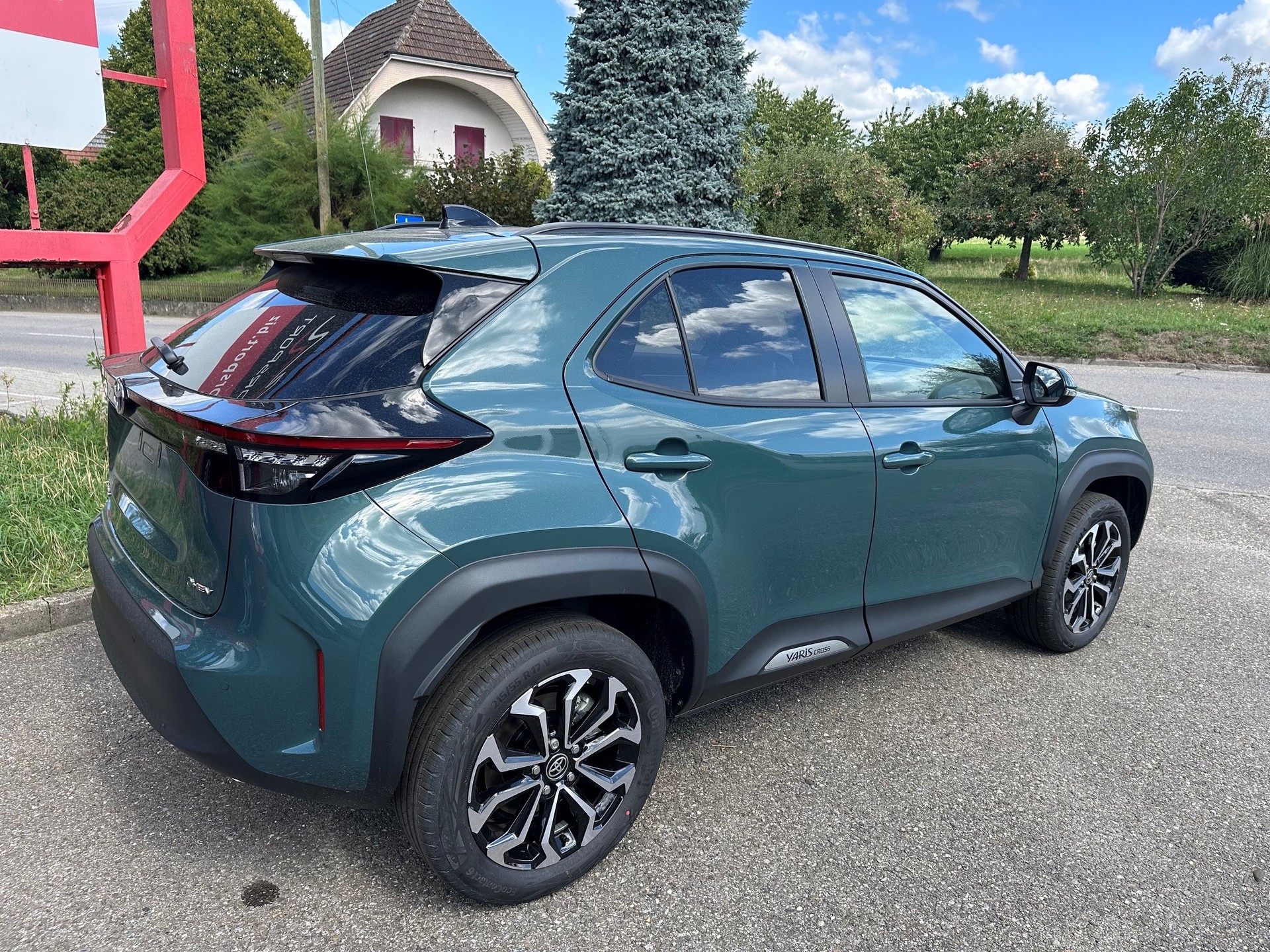 TOYOTA Yaris Cross 1.5 Trend e-CVT-image-3