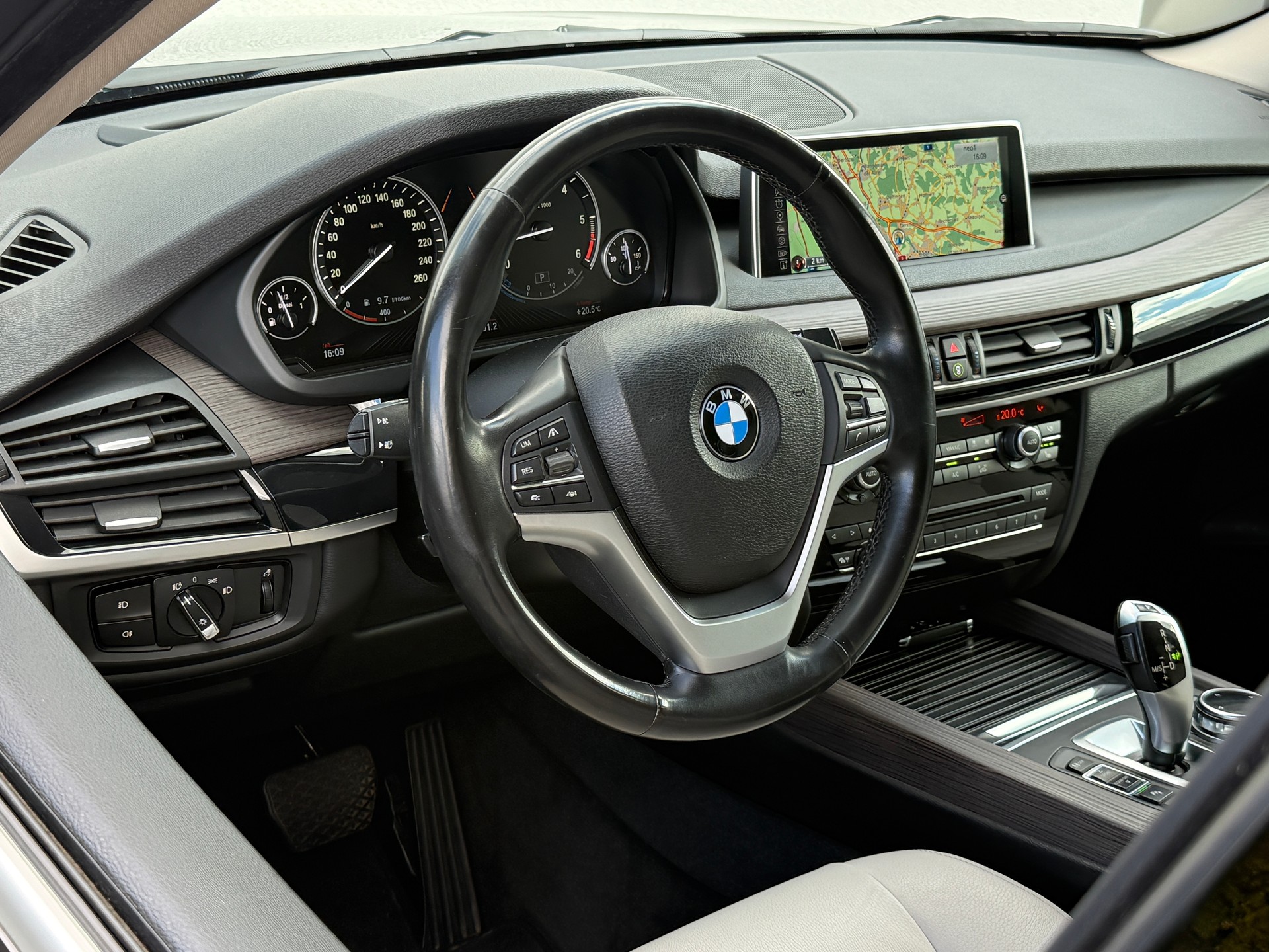 BMW X5 xDrive 40d Steptronic / Frisch ab MFK / AHK-image-17