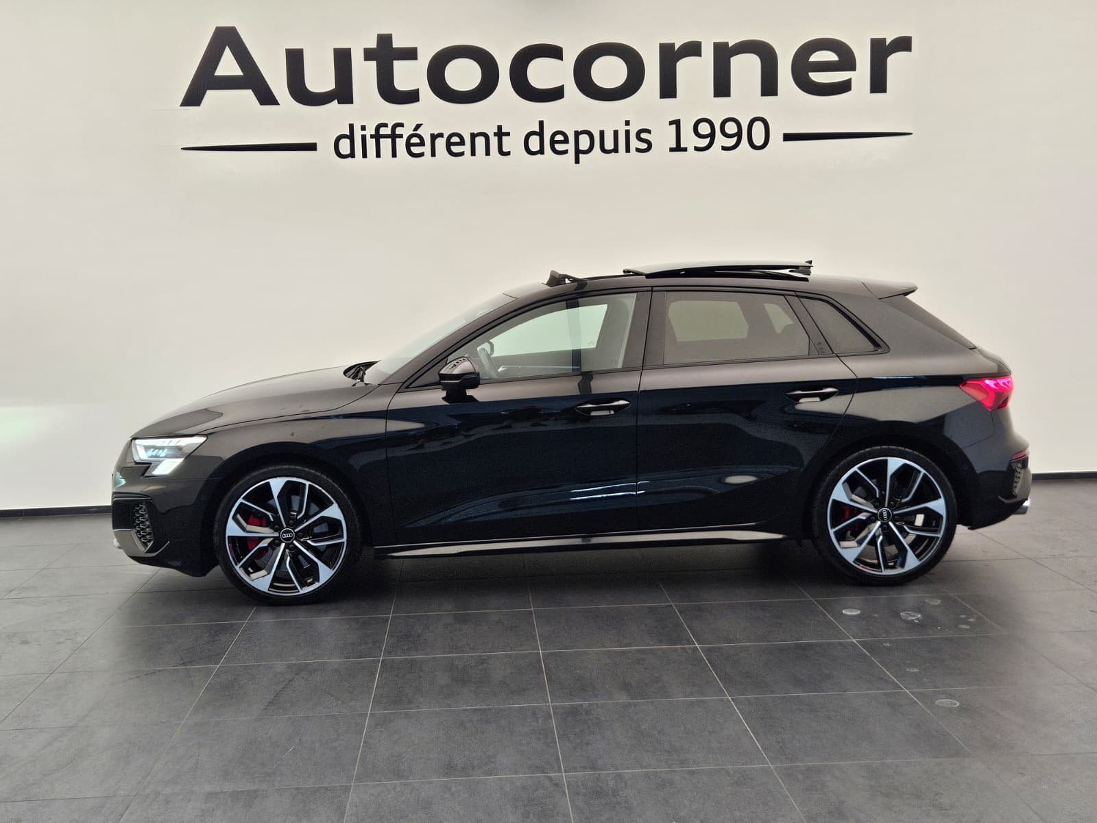 AUDI S3 Sportback 2.0 TFSI quattro S-tronic-showroom-element-1