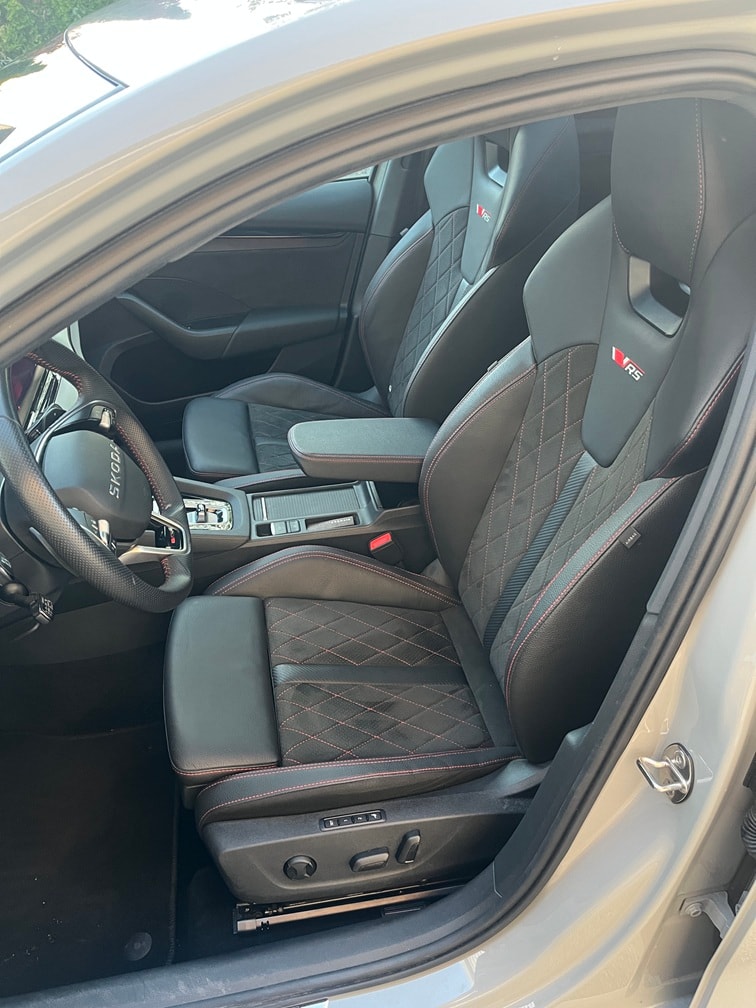 SKODA Octavia Combi 2.0 TSI DSG RS-image-3