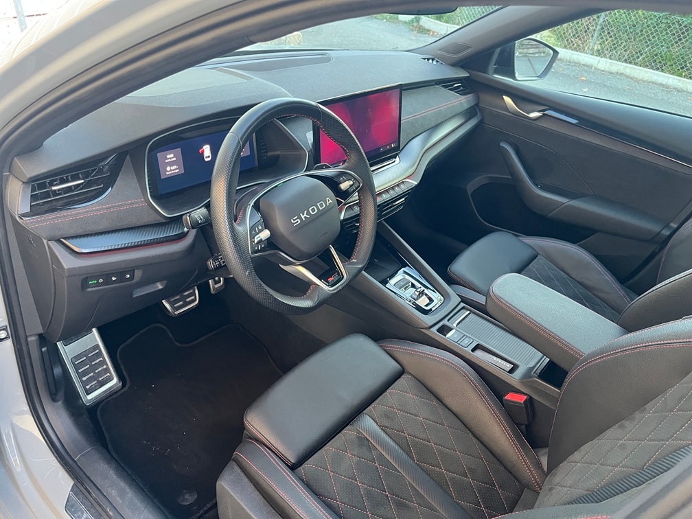 SKODA Octavia Combi 2.0 TSI DSG RS-image-2