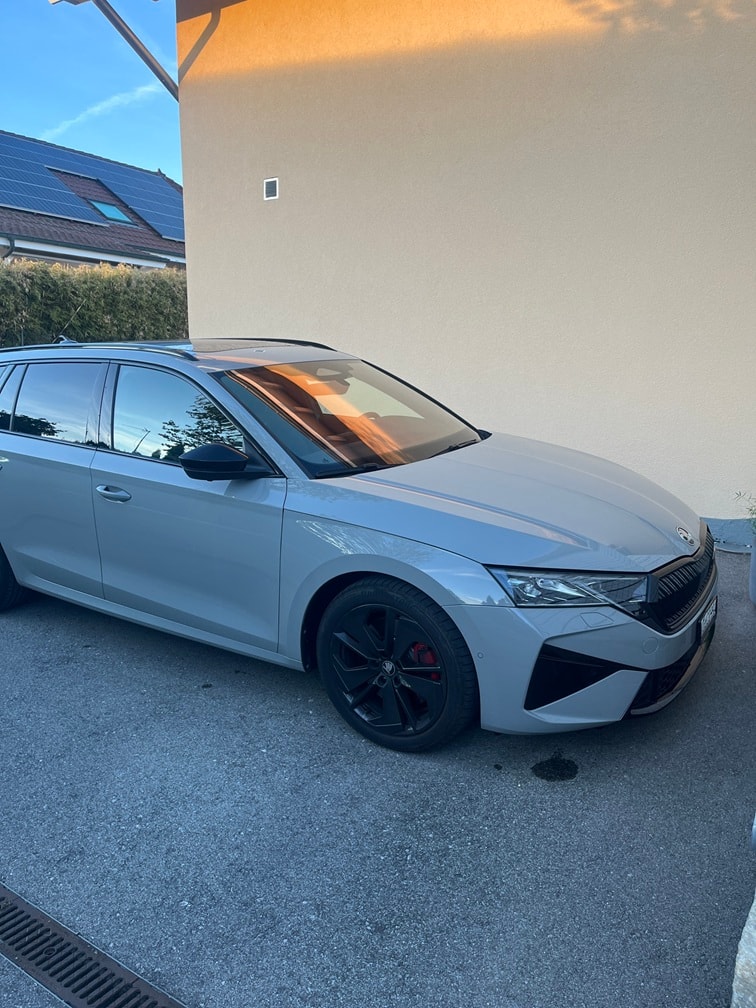 SKODA Octavia Combi 2.0 TSI DSG RS-image-0