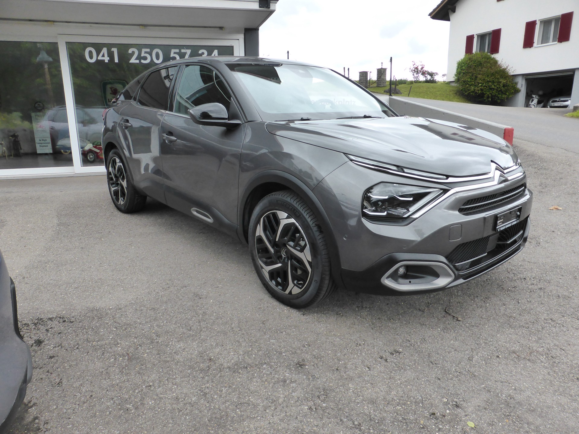 CITROEN C4 1.2 Pure Tech Shine Pack EAT8-image-2