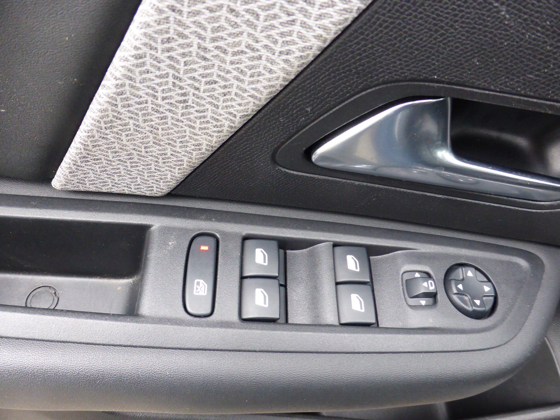CITROEN C4 1.2 Pure Tech Shine Pack EAT8-image-12