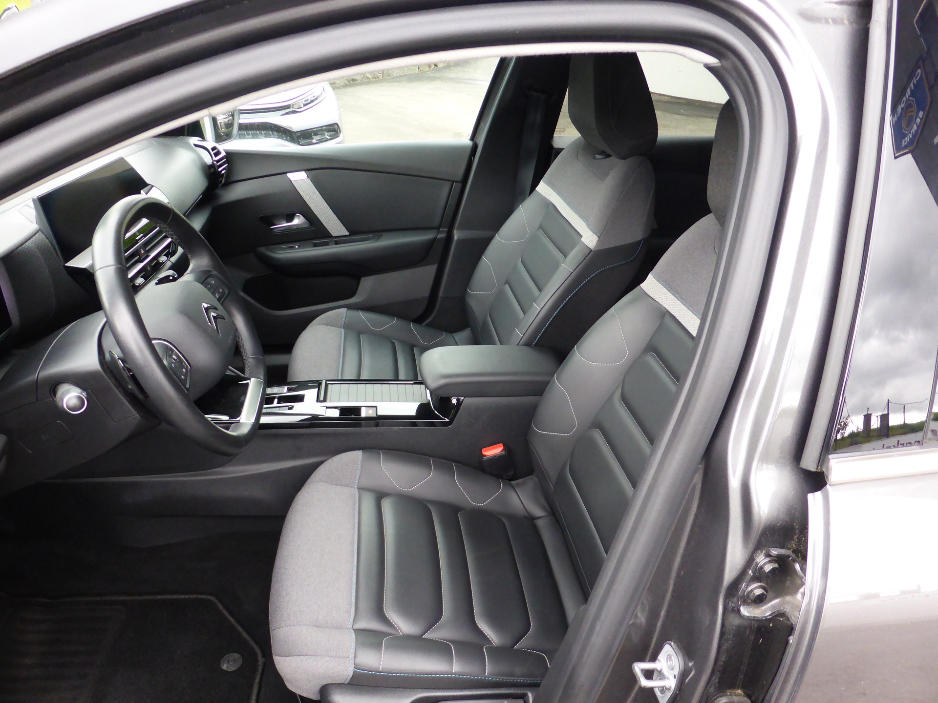 CITROEN C4 1.2 Pure Tech Shine Pack EAT8-image-14