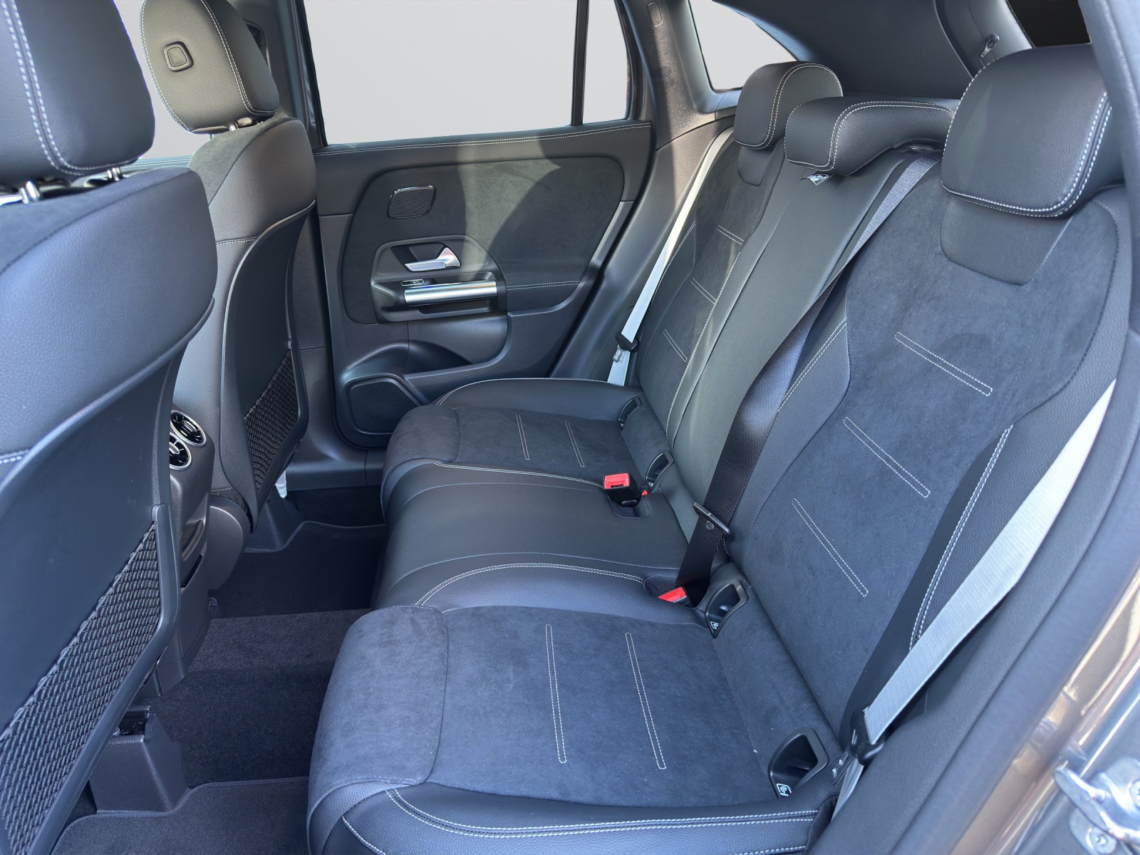 MERCEDES-BENZ GLA 200 Night Star 7G-DCT-image-9