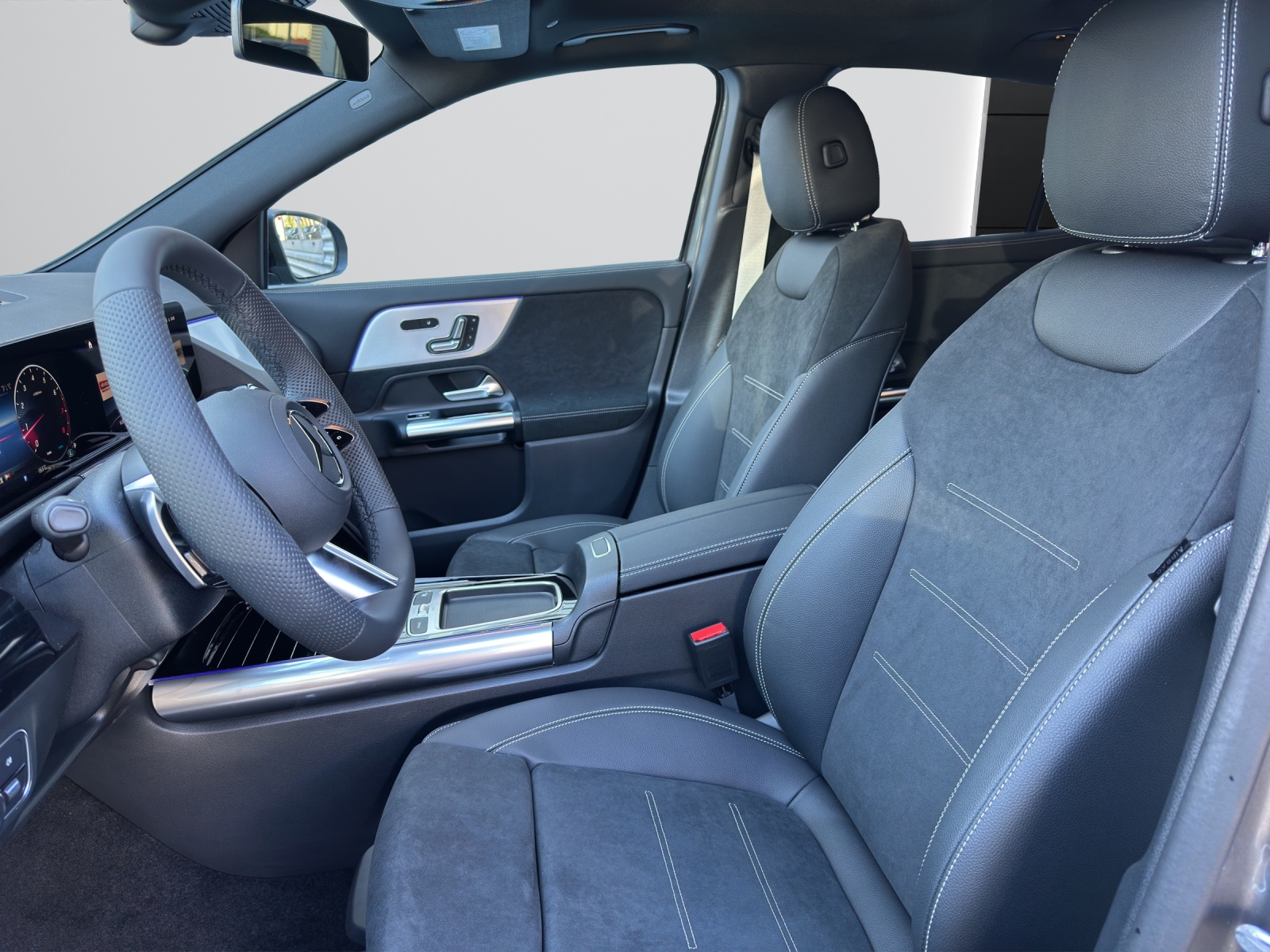 MERCEDES-BENZ GLA 200 Night Star 7G-DCT-image-7