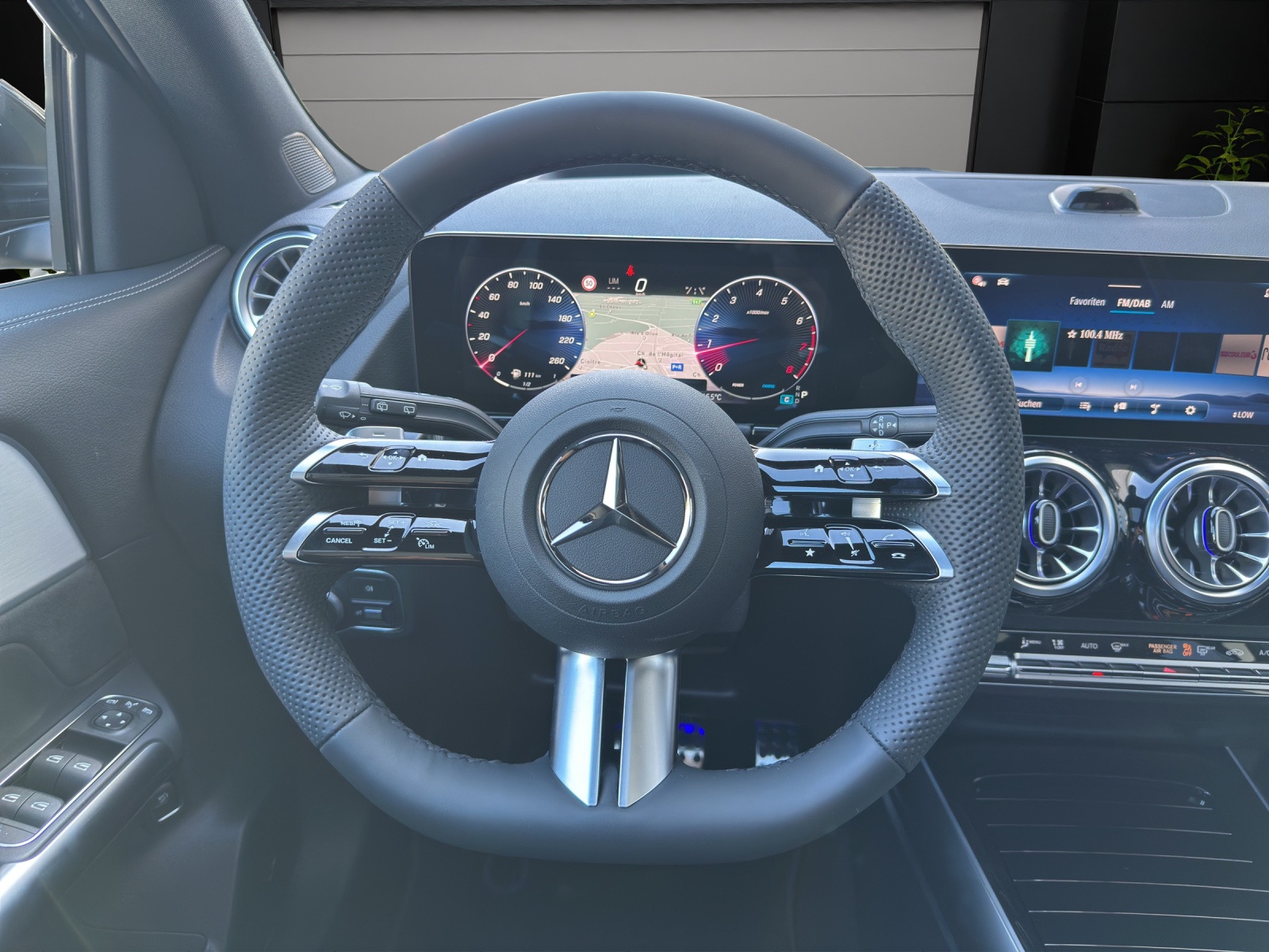 MERCEDES-BENZ GLA 200 Night Star 7G-DCT-image-12