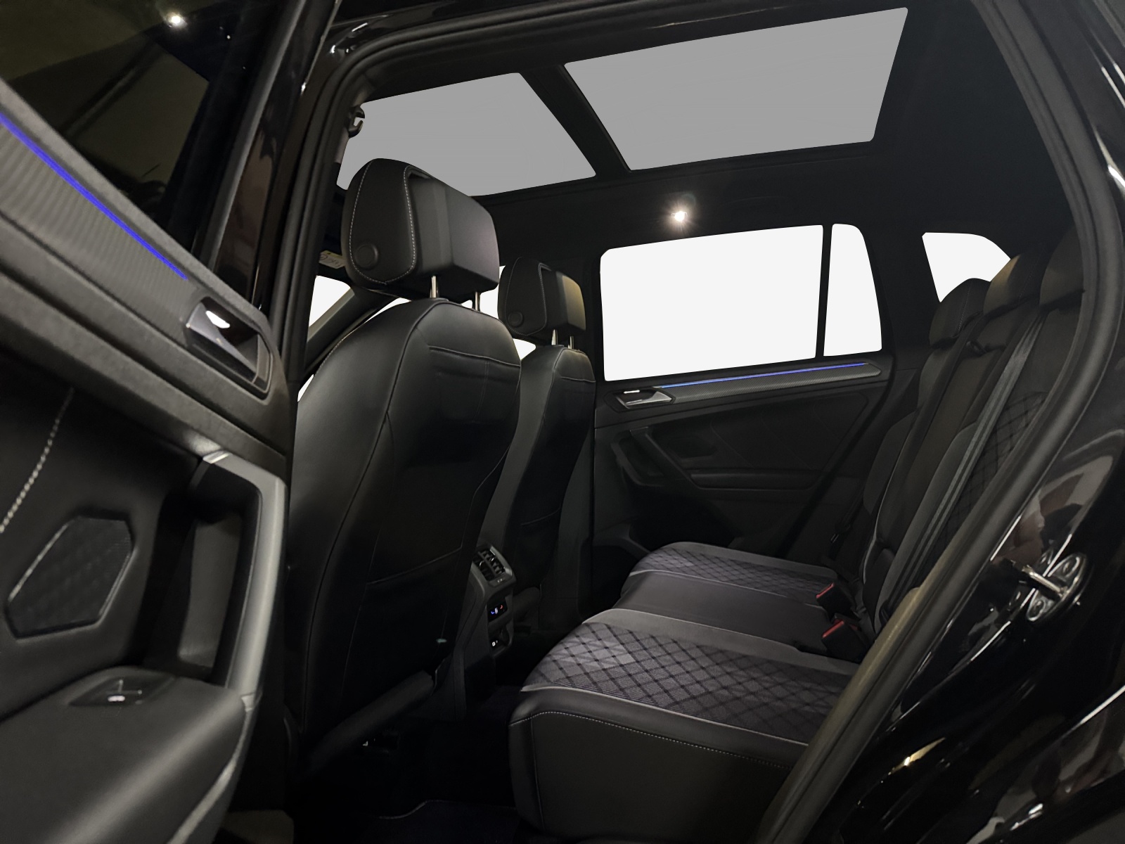 VW Tiguan 2.0TSI R-Line 4Motion DSG-image-11