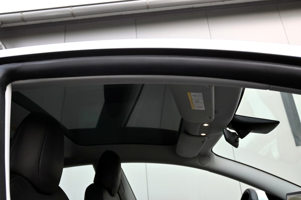 TESLA Model 3-image-12