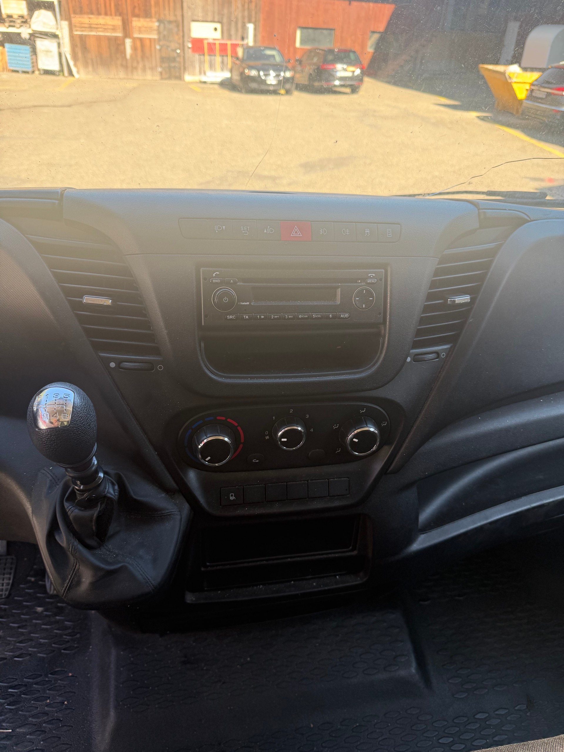IVECO 35 S 17-image-5