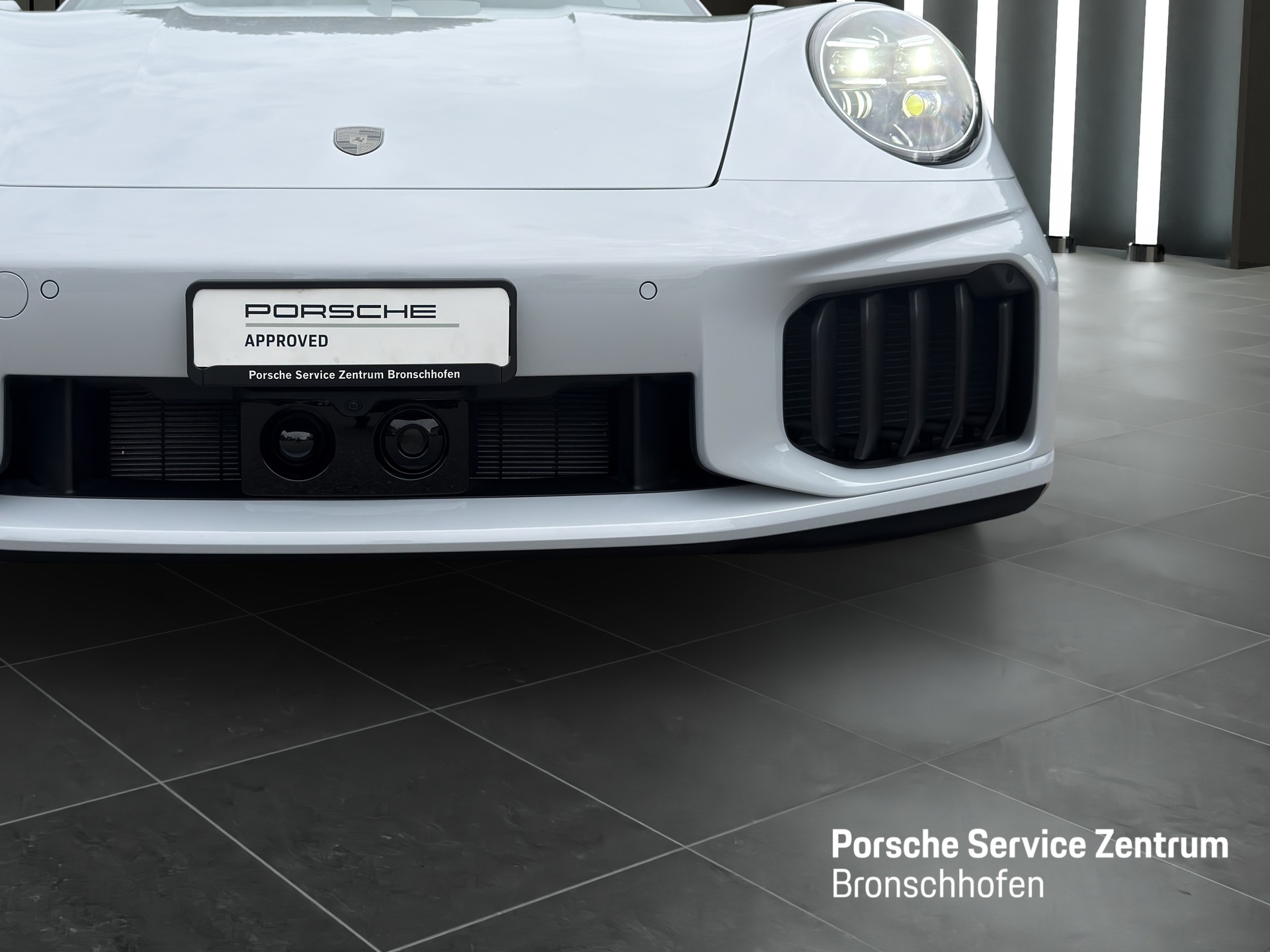 PORSCHE 911 Turbo S Cabriolet-image-8