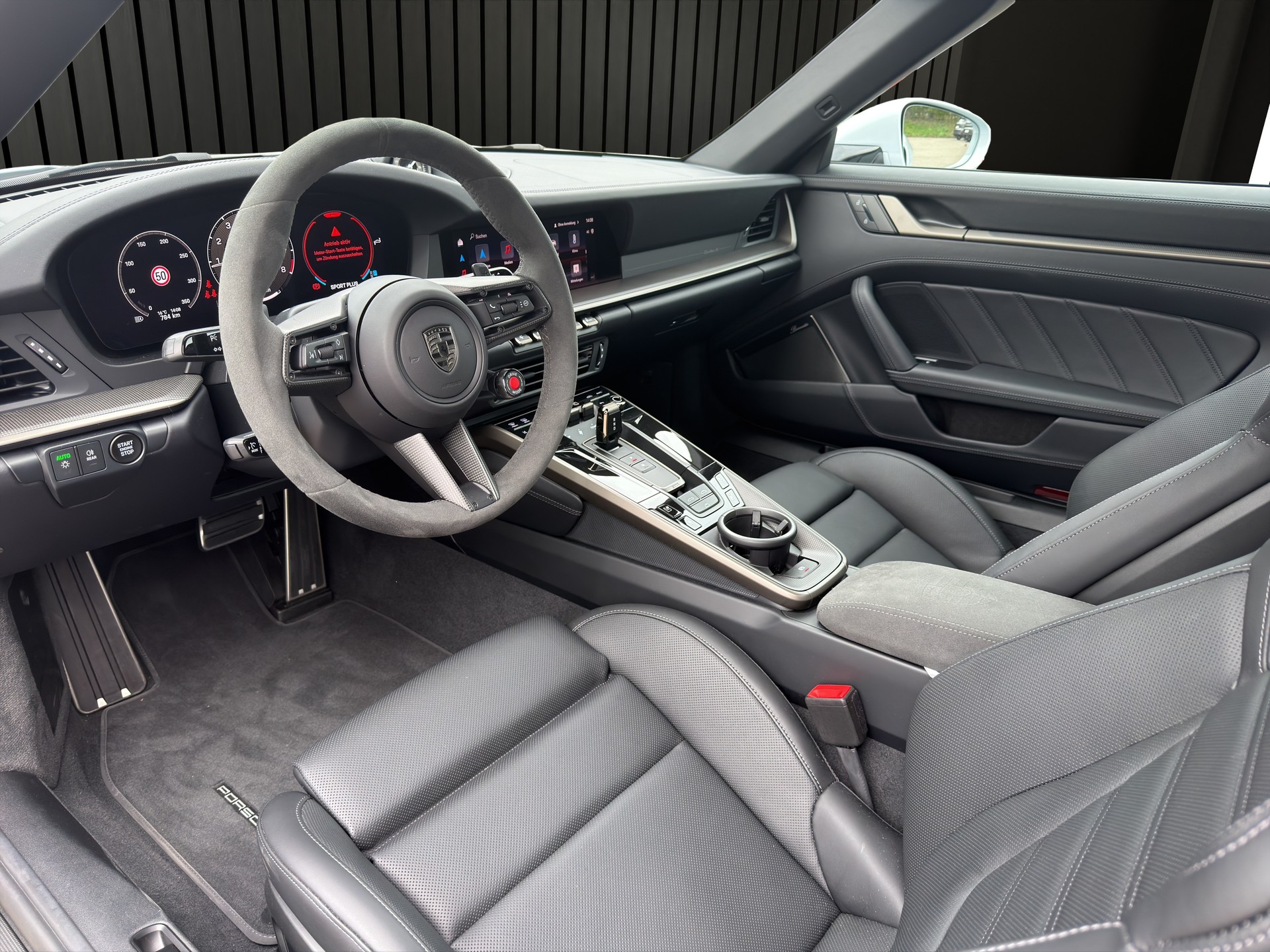 PORSCHE 911 Turbo S Cabriolet-image-10