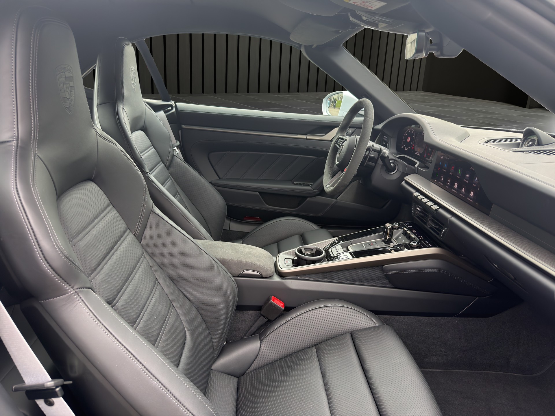 PORSCHE 911 Turbo S Cabriolet-image-17