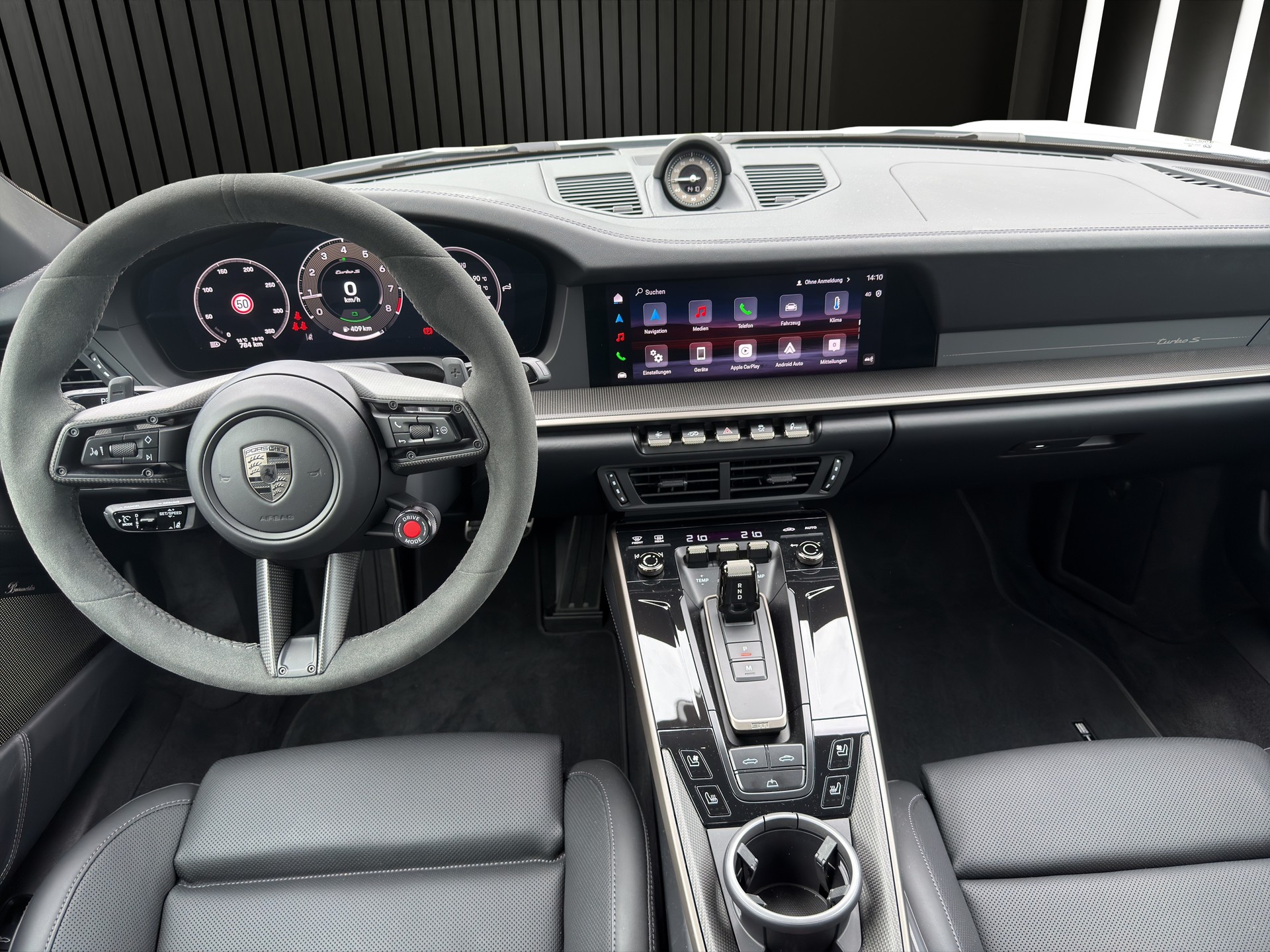 PORSCHE 911 Turbo S Cabriolet-image-14