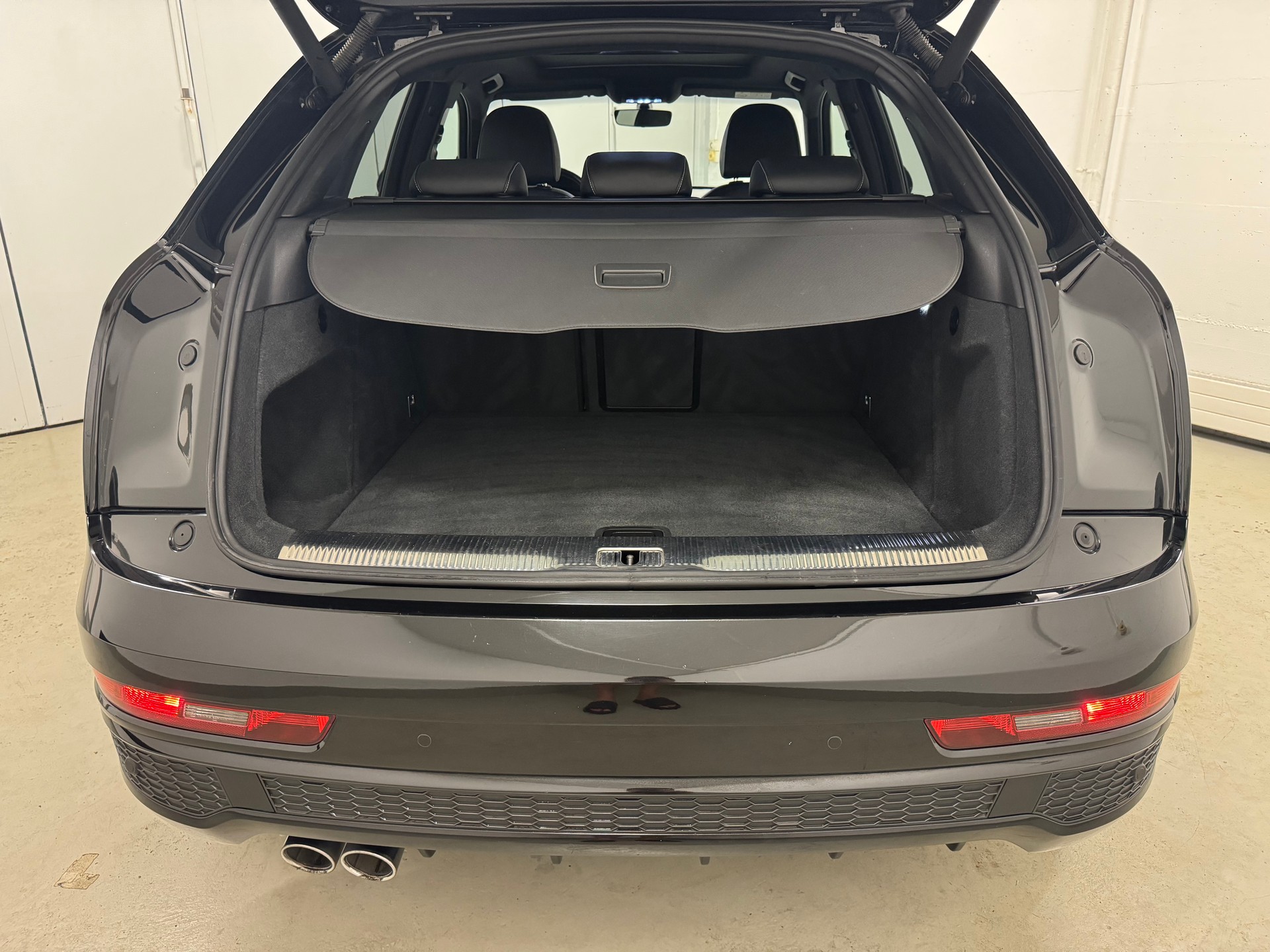 AUDI Q3 2.0 TDI sport quattro S-tronic-image-9
