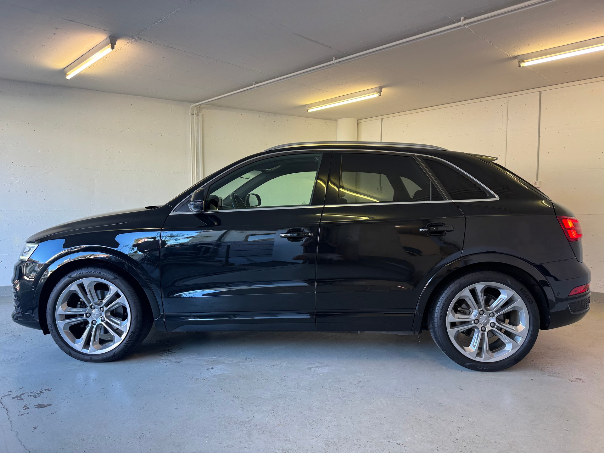 AUDI Q3 2.0 TDI sport quattro S-tronic-image-2
