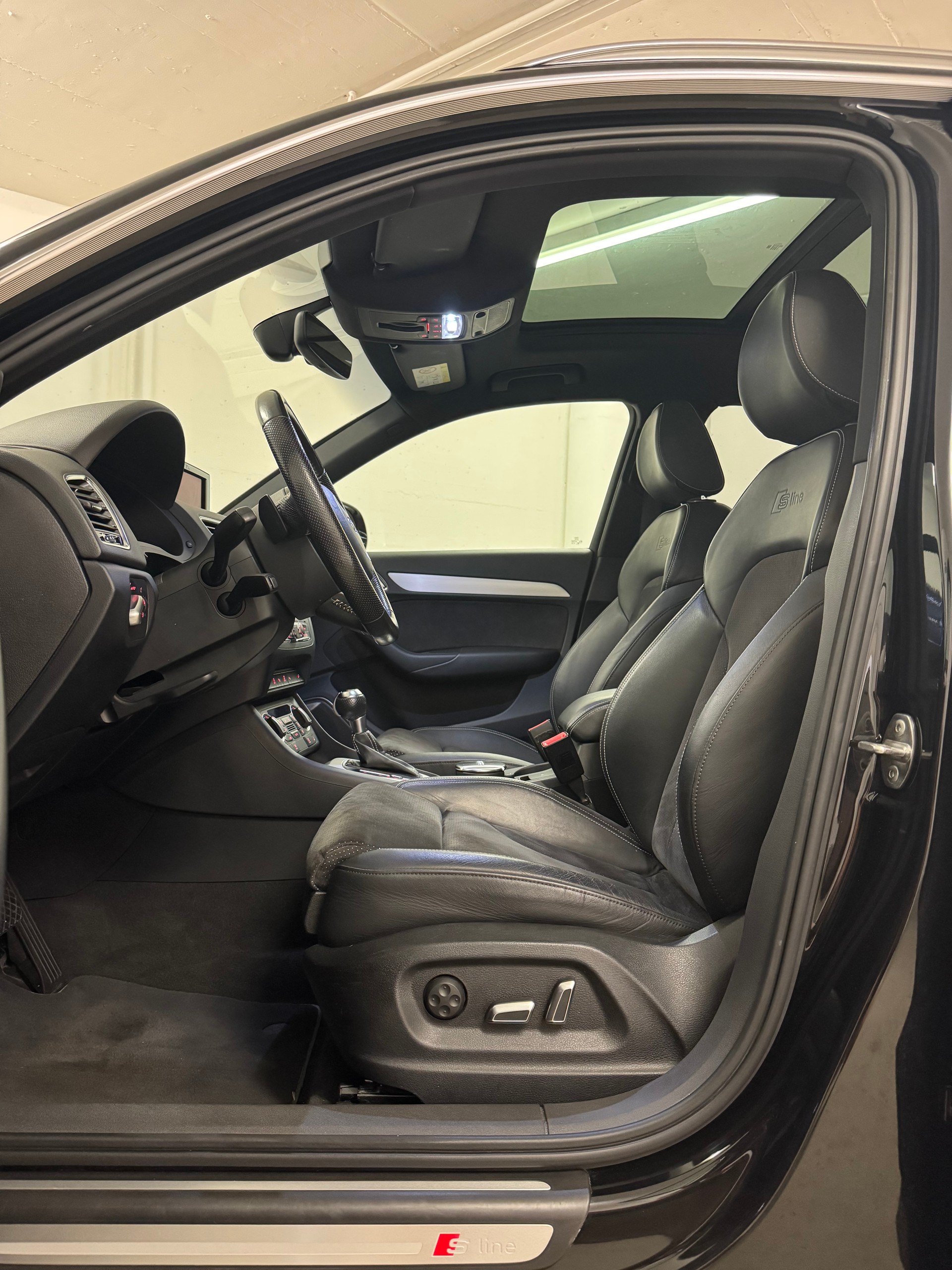 AUDI Q3 2.0 TDI sport quattro S-tronic-image-4