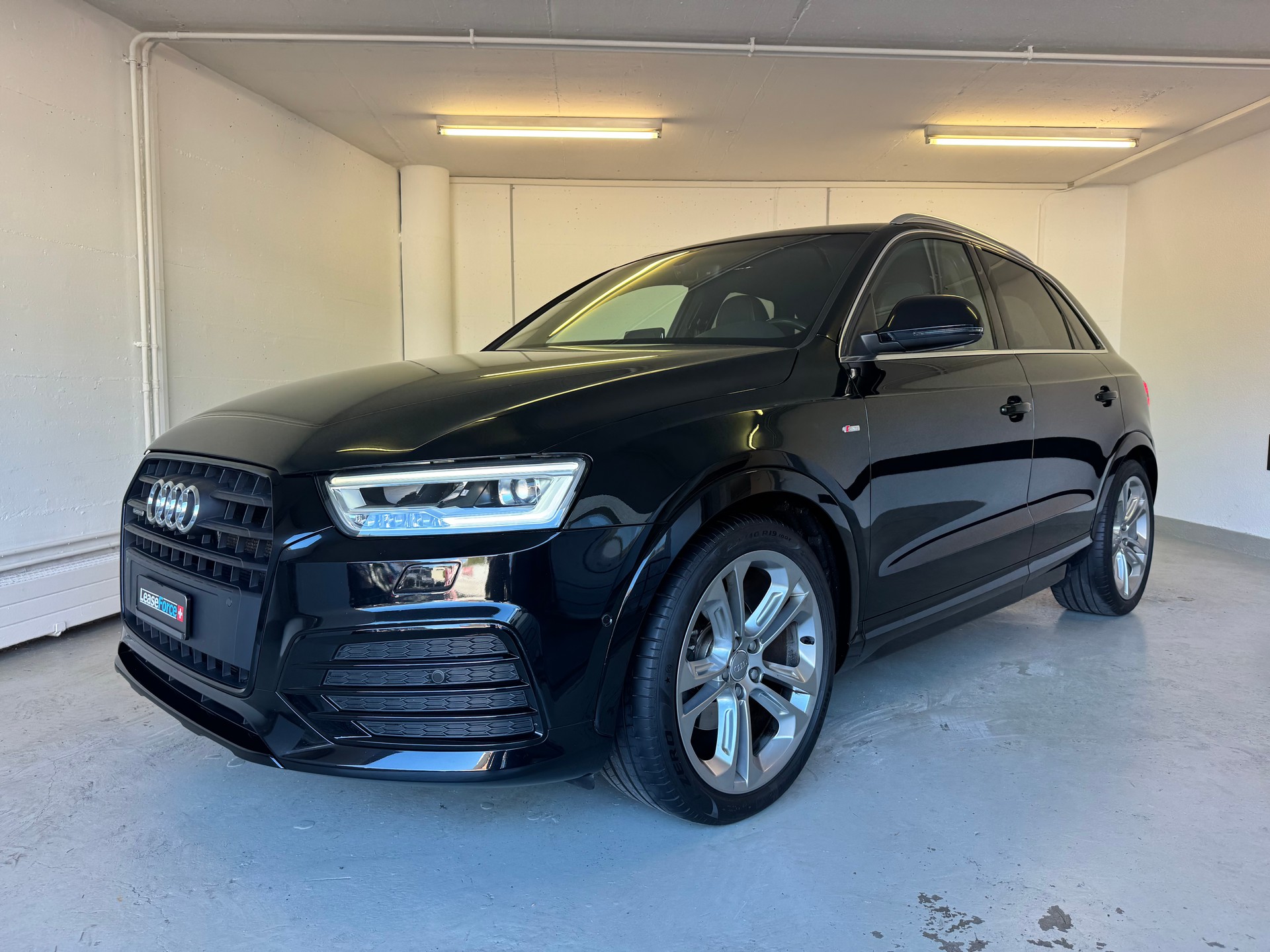AUDI Q3 2.0 TDI sport quattro S-tronic-image-1