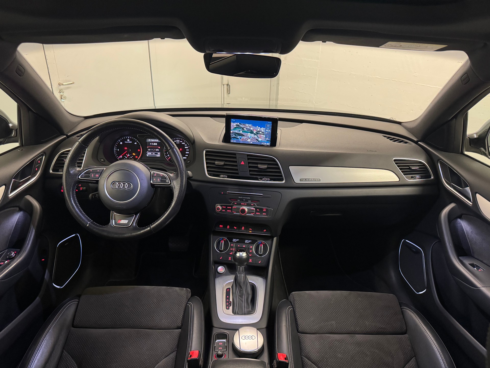 AUDI Q3 2.0 TDI sport quattro S-tronic-image-8