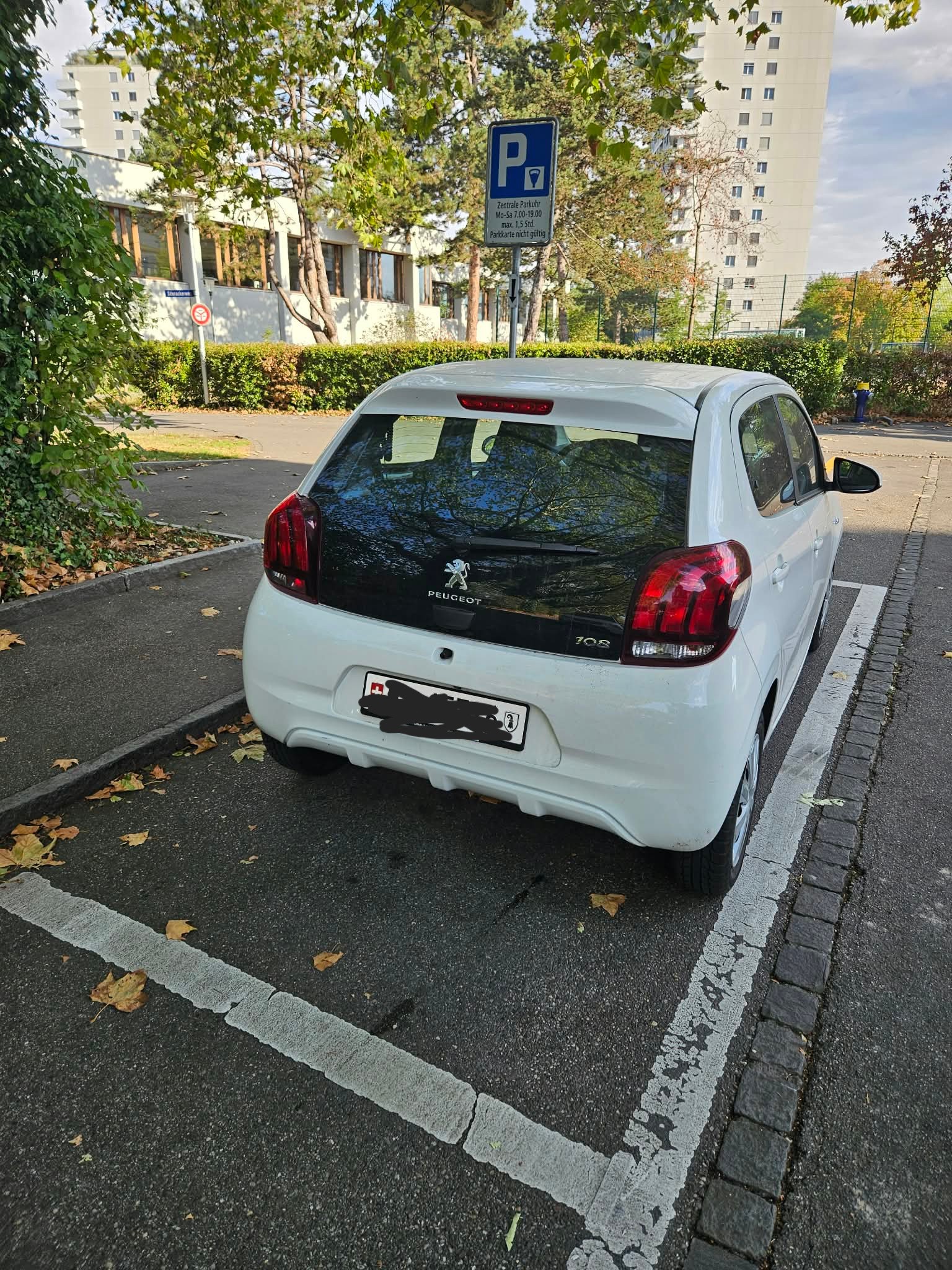 PEUGEOT 1.2 PureTech Allure-image-0