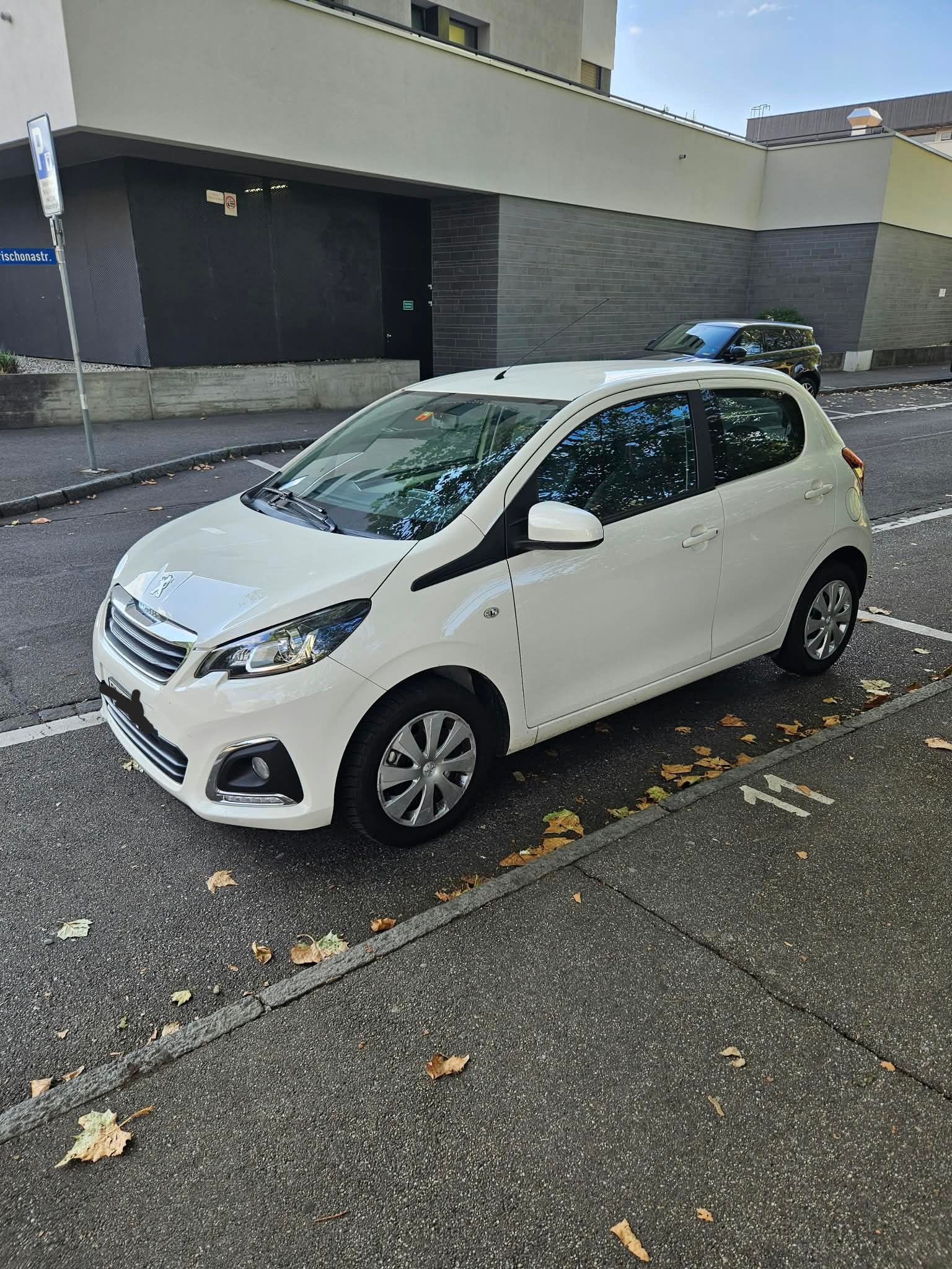 PEUGEOT 1.2 PureTech Allure-image-3