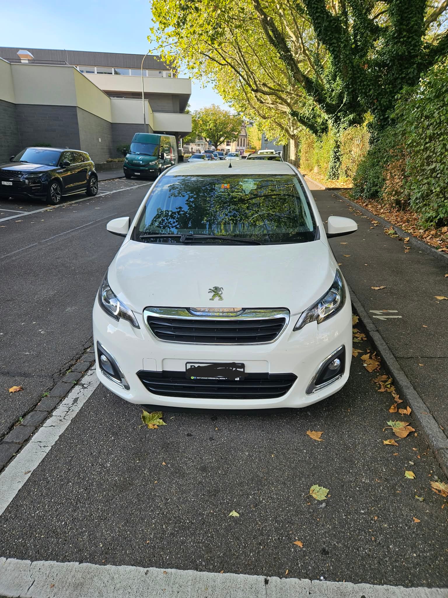PEUGEOT 1.2 PureTech Allure-image-1