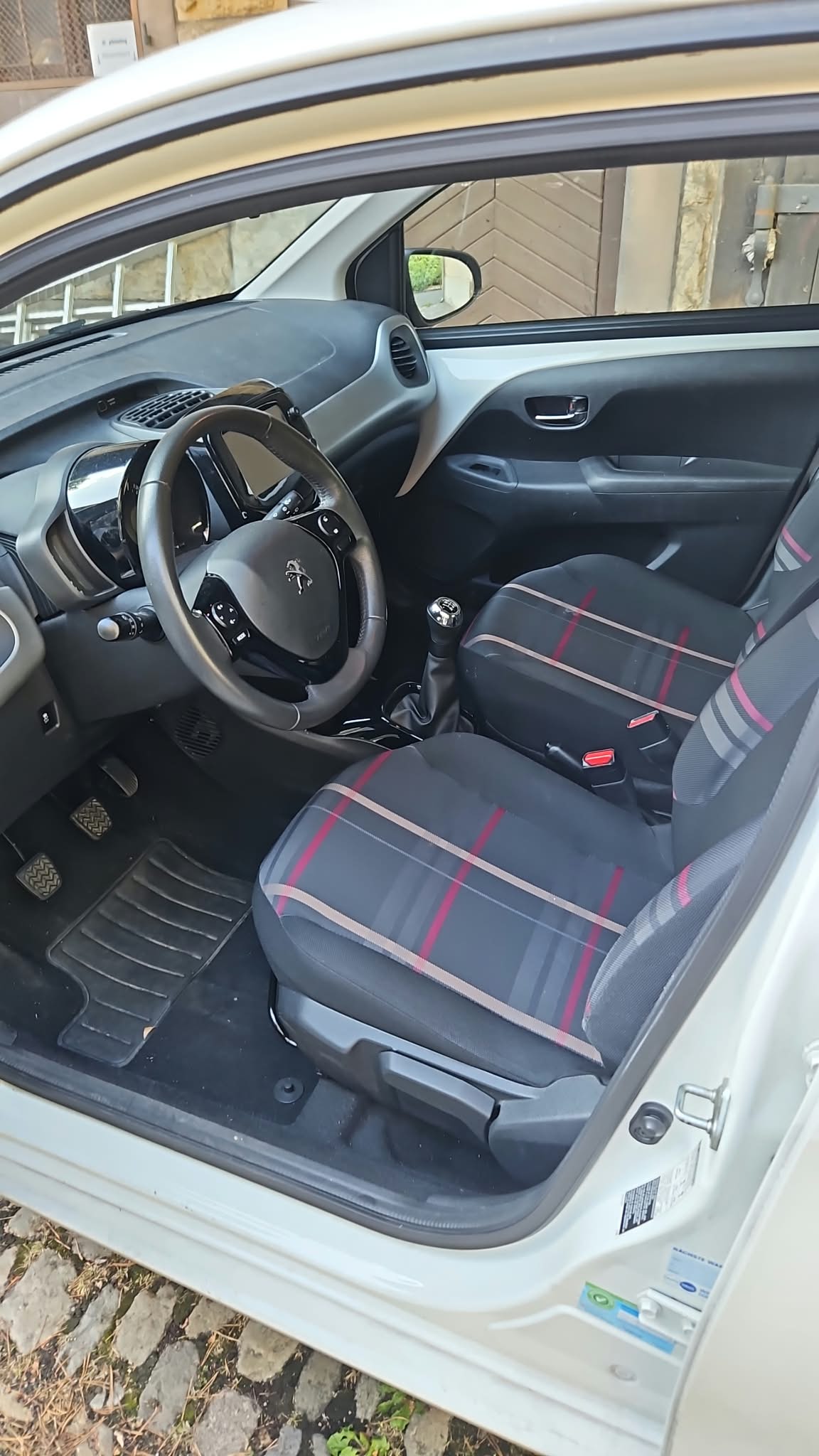 PEUGEOT 1.2 PureTech Allure-image-4