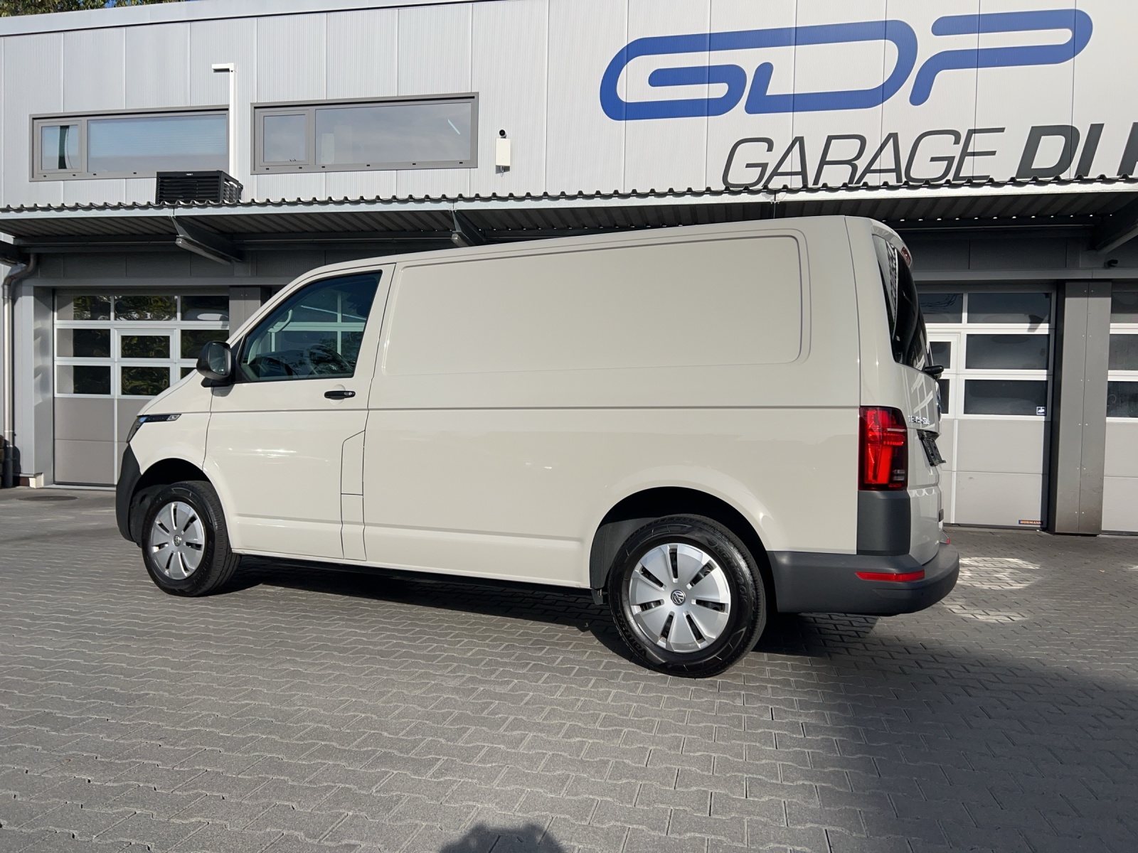 VW T6.1 2.0 TDI 4Motion DSG-image-2